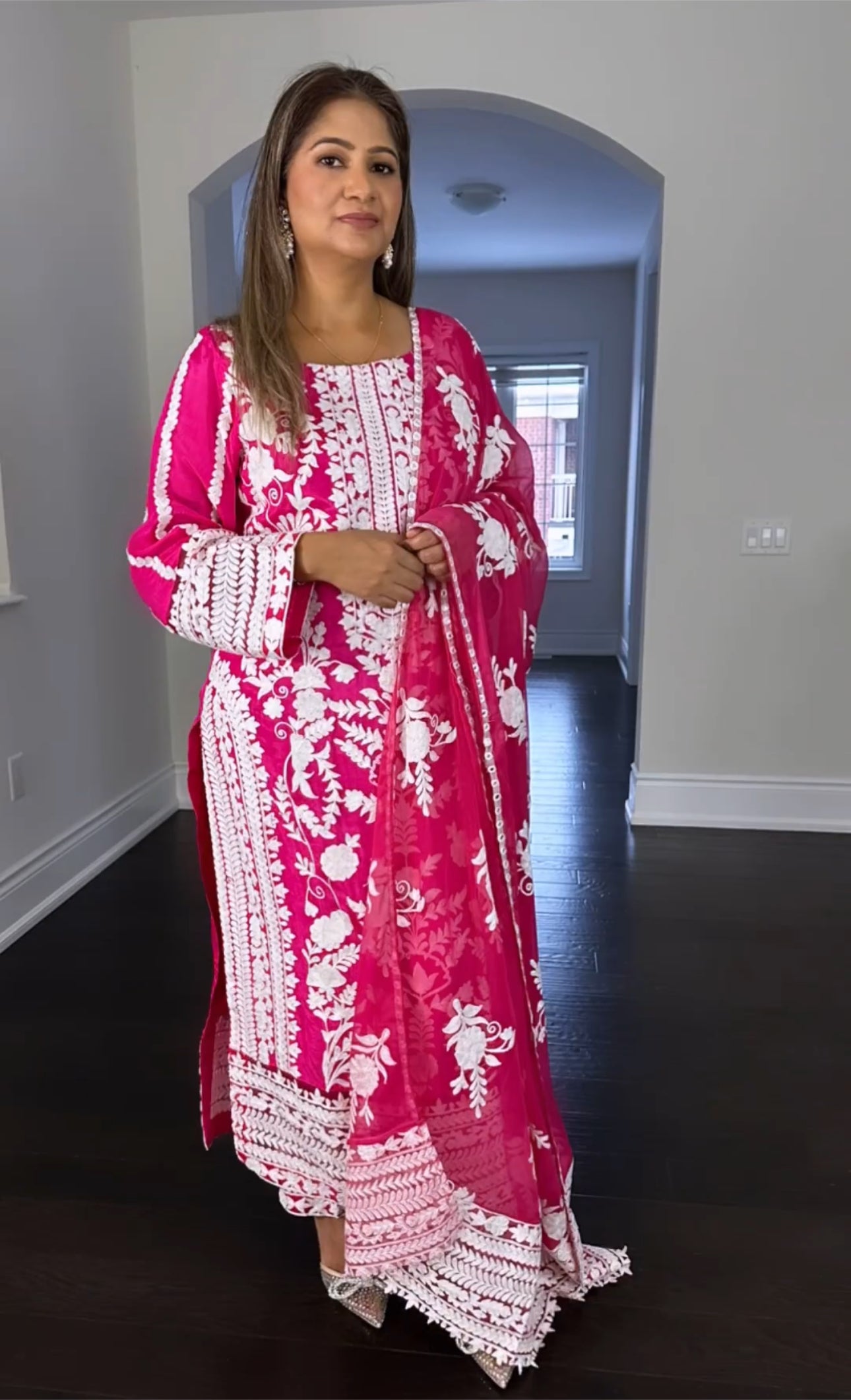 डिज़ाइनर पार्टी वियर टॉप-सररा और दुपट्टा कढ़ाई वर्क के साथ