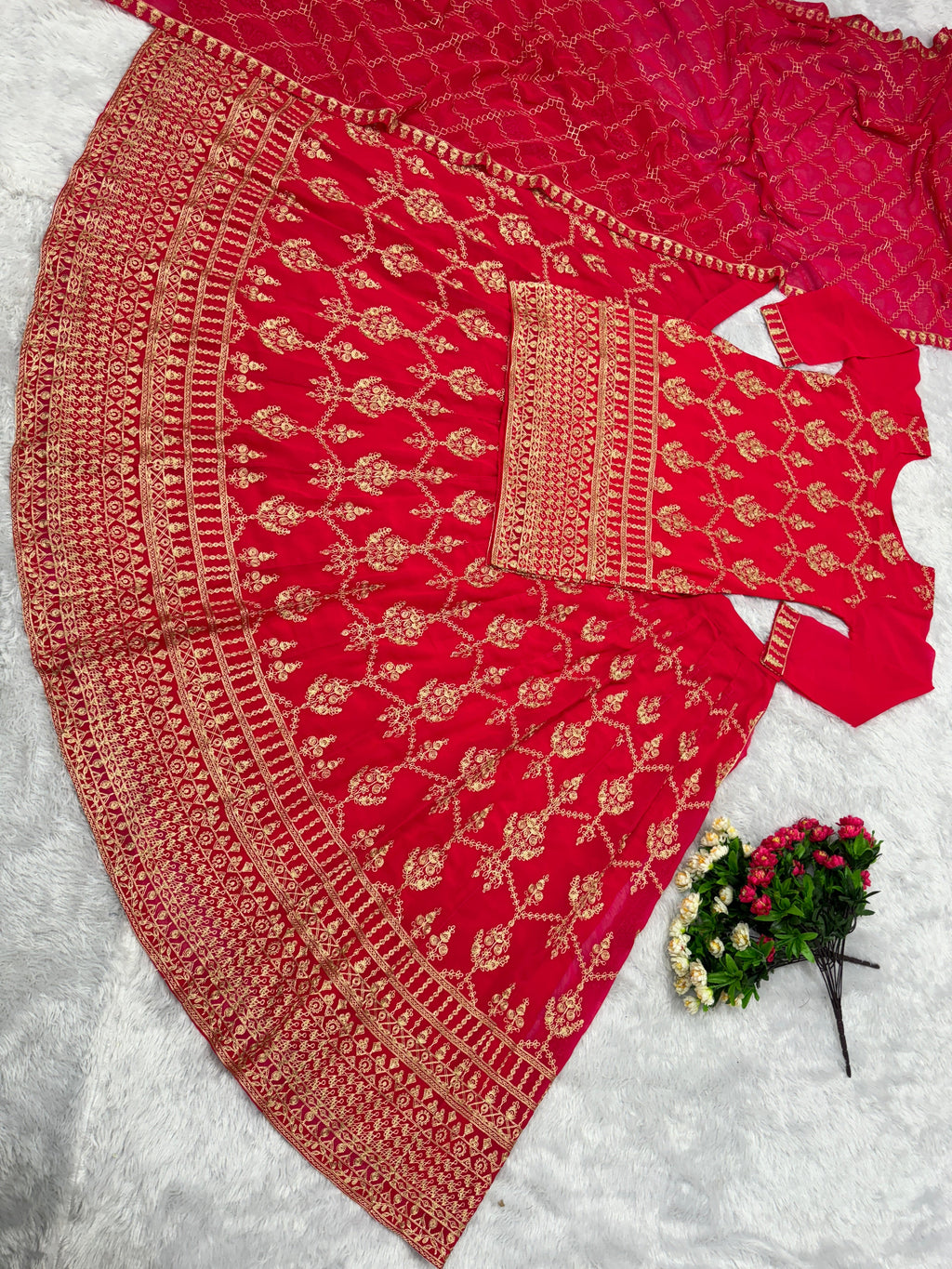 डिज़ाइनर वियर टॉप लहंगा और दुपट्टा चाइनीज़ स्टिच वर्क के साथ