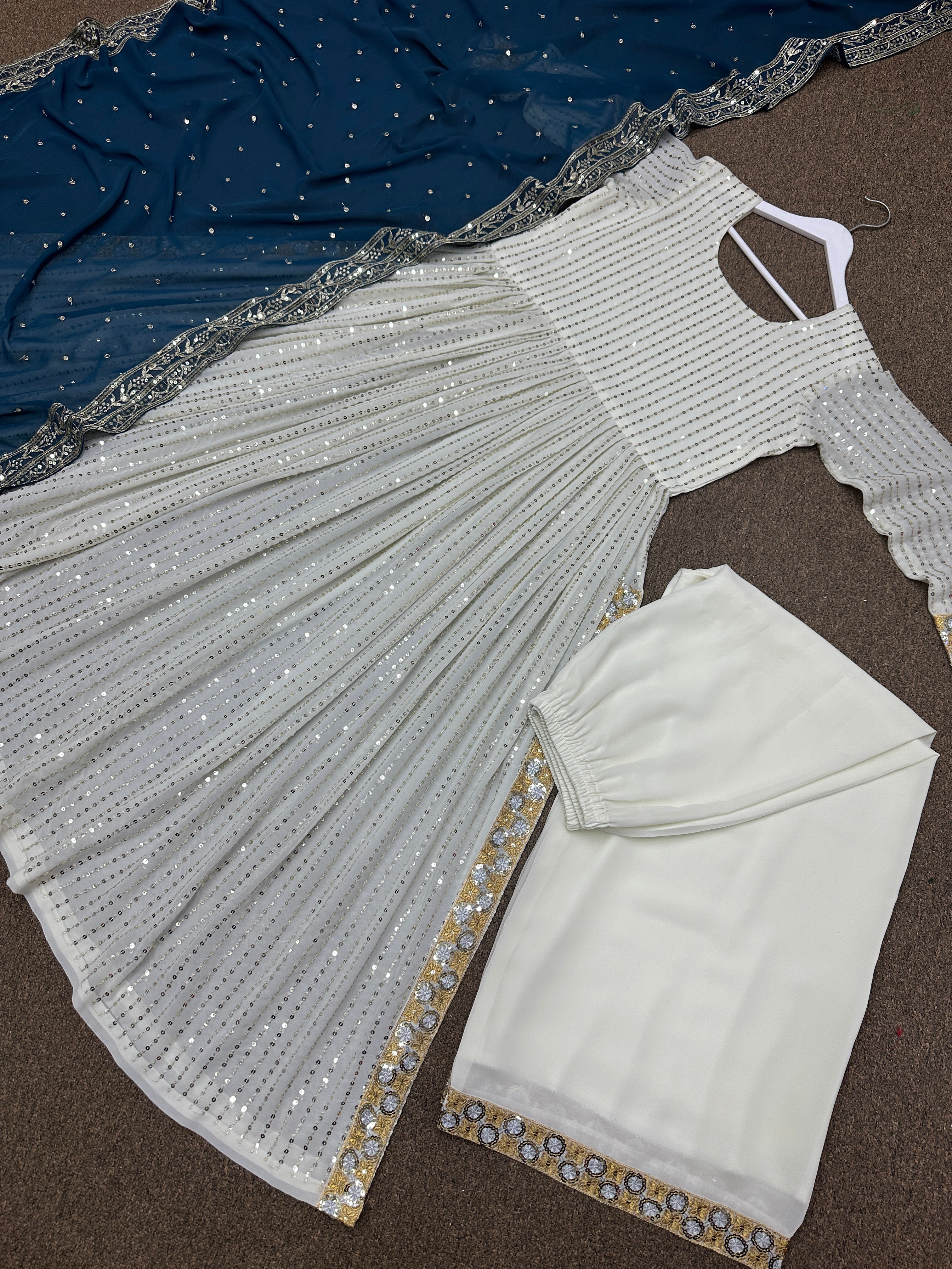 फैंसी टॉप - कढ़ाई और सेक्विन वर्क के साथ प्लाज़ो और दुपट्टा