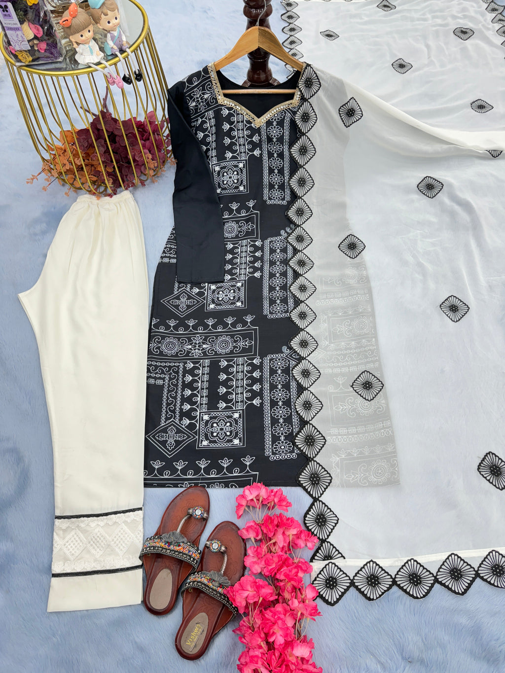 पार्टी वियर लुक खूबसूरत टॉप बॉटम और दुपट्टा सेट