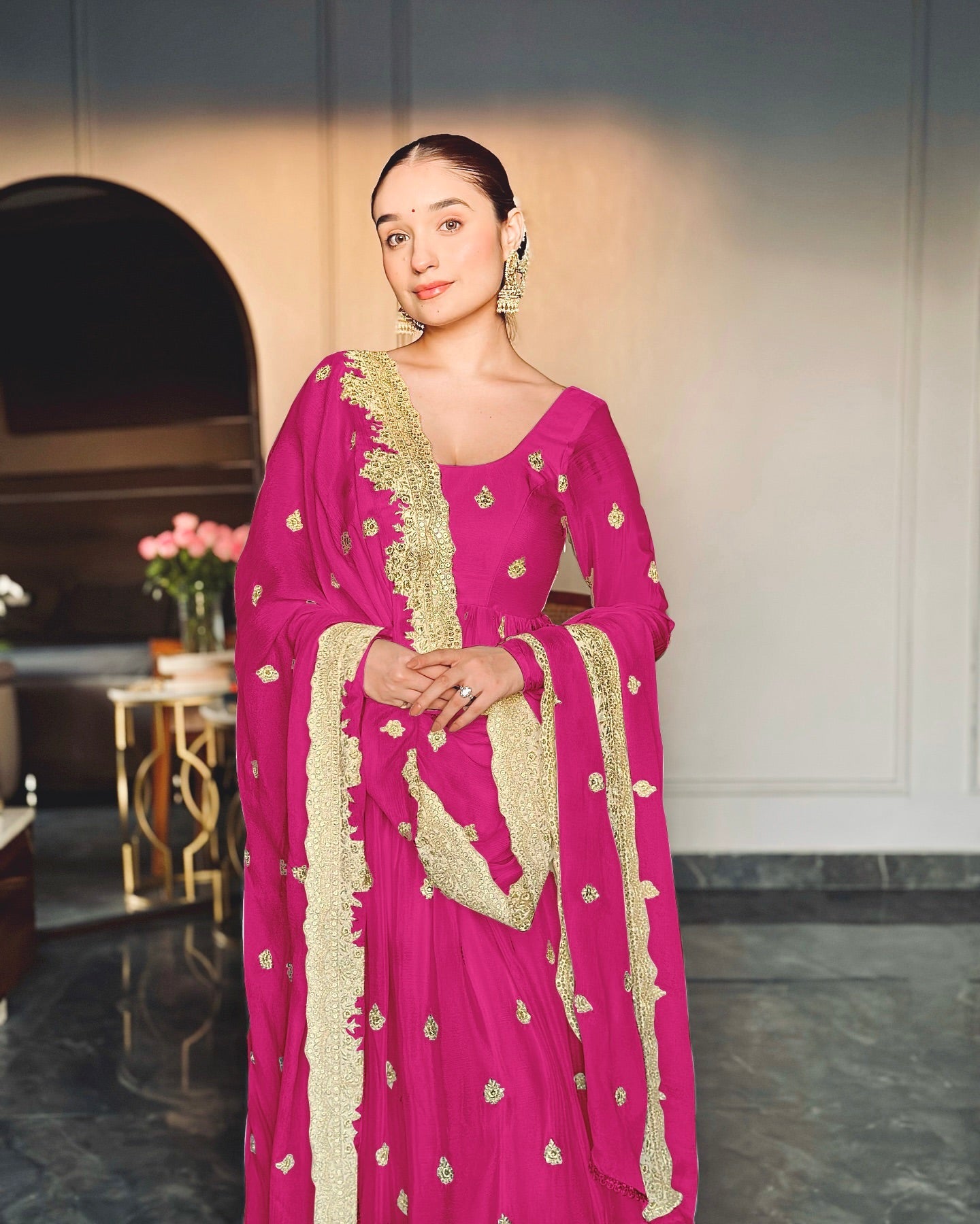 डिज़ाइनर पार्टी वियर गाउन - कढ़ाई सीक्वेंस वर्क के साथ पेंट और दुपट्टा