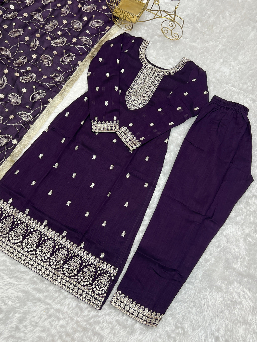 पार्टी वियर सुंदर टॉप और पैंट दुपट्टे के साथ