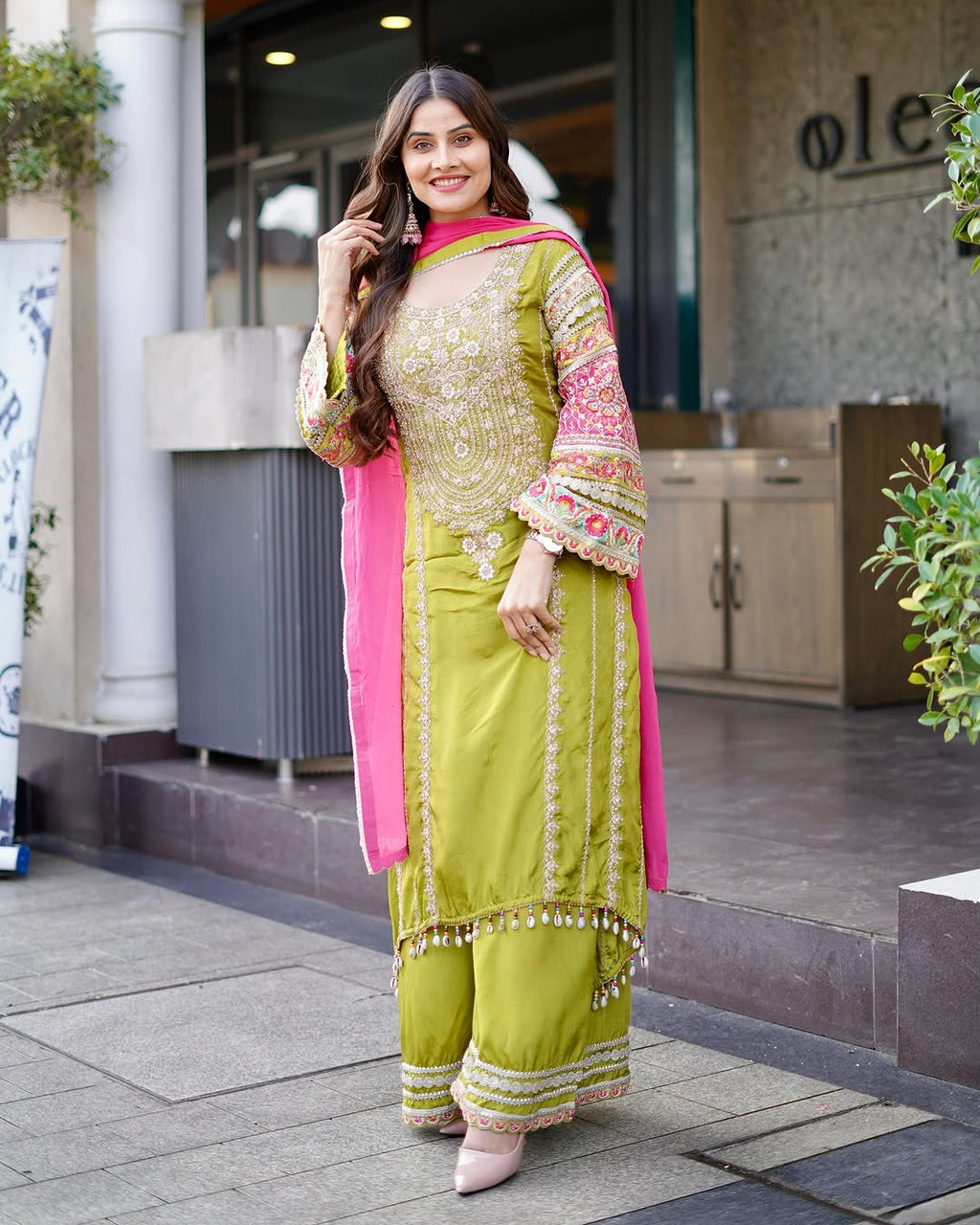 पार्टी वियर डिज़ाइनर सलवार सूट सेट असली मिरर वर्क के साथ