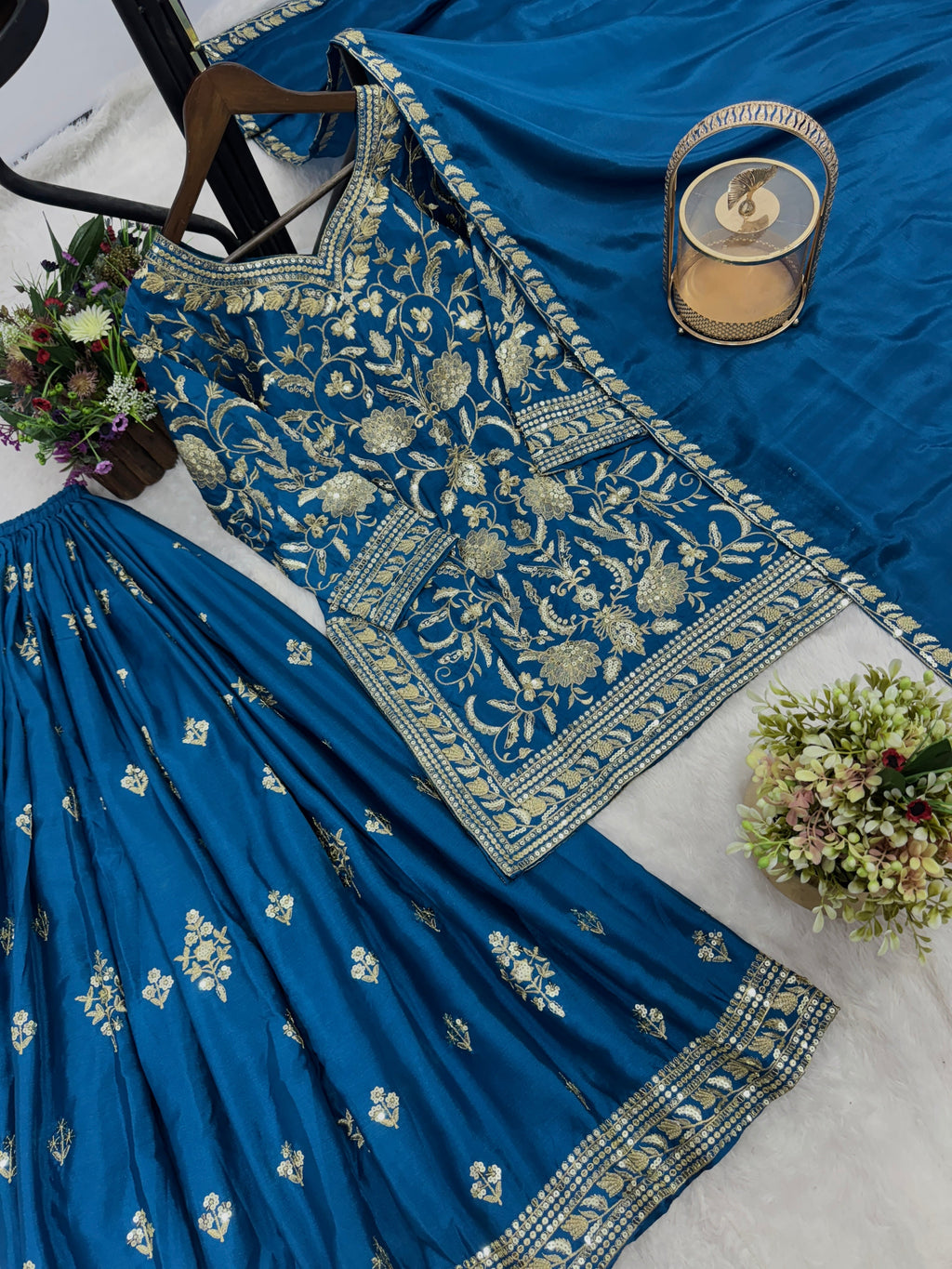 कढ़ाई और सीक्वेंस वर्क के साथ डिज़ाइनर टॉप-प्लाज़ो और दुपट्टा