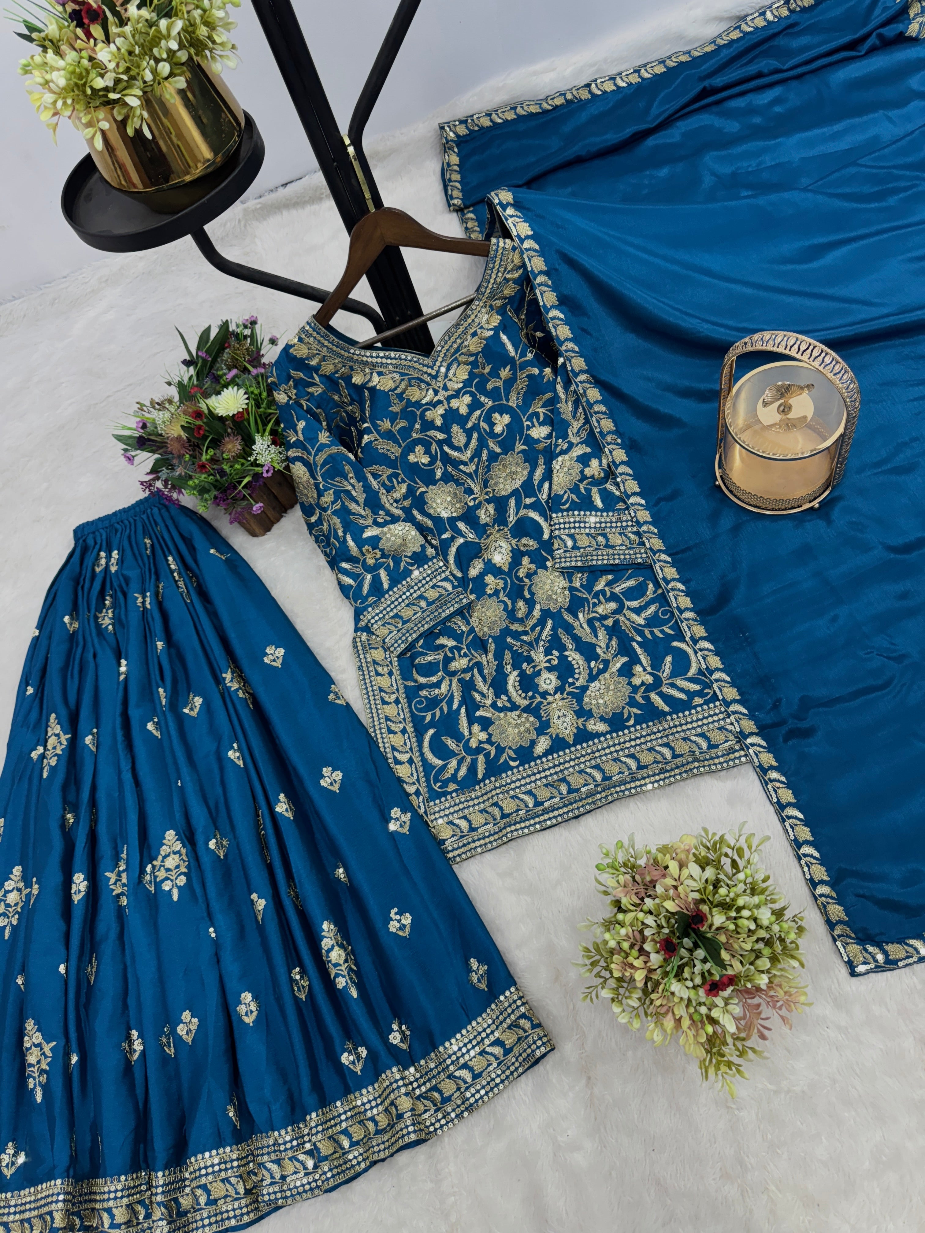 कढ़ाई और सीक्वेंस वर्क के साथ डिज़ाइनर टॉप-प्लाज़ो और दुपट्टा