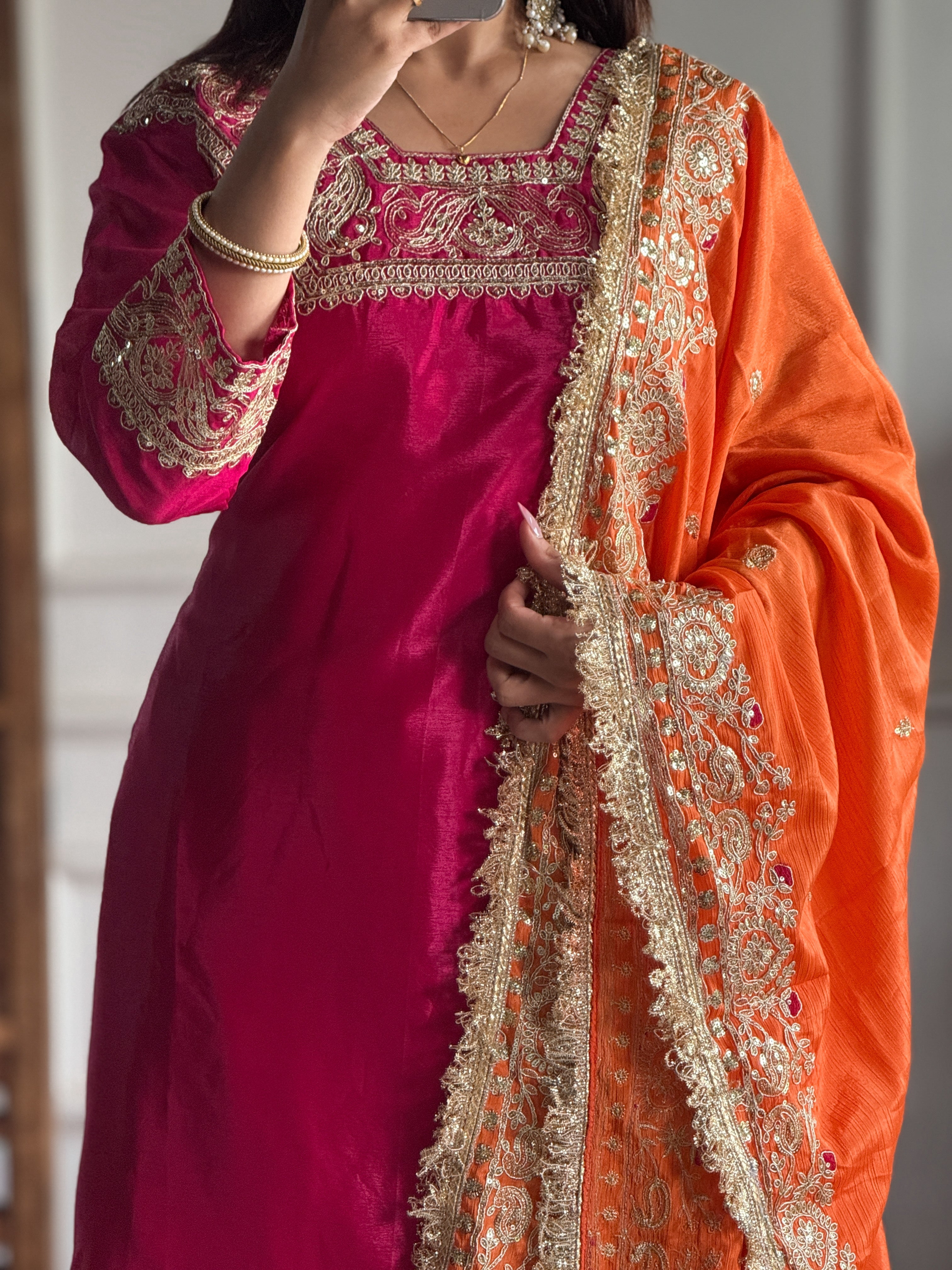 पार्टी वियर डिज़ाइनर टॉप और बॉटम सुंदर दुपट्टे के साथ