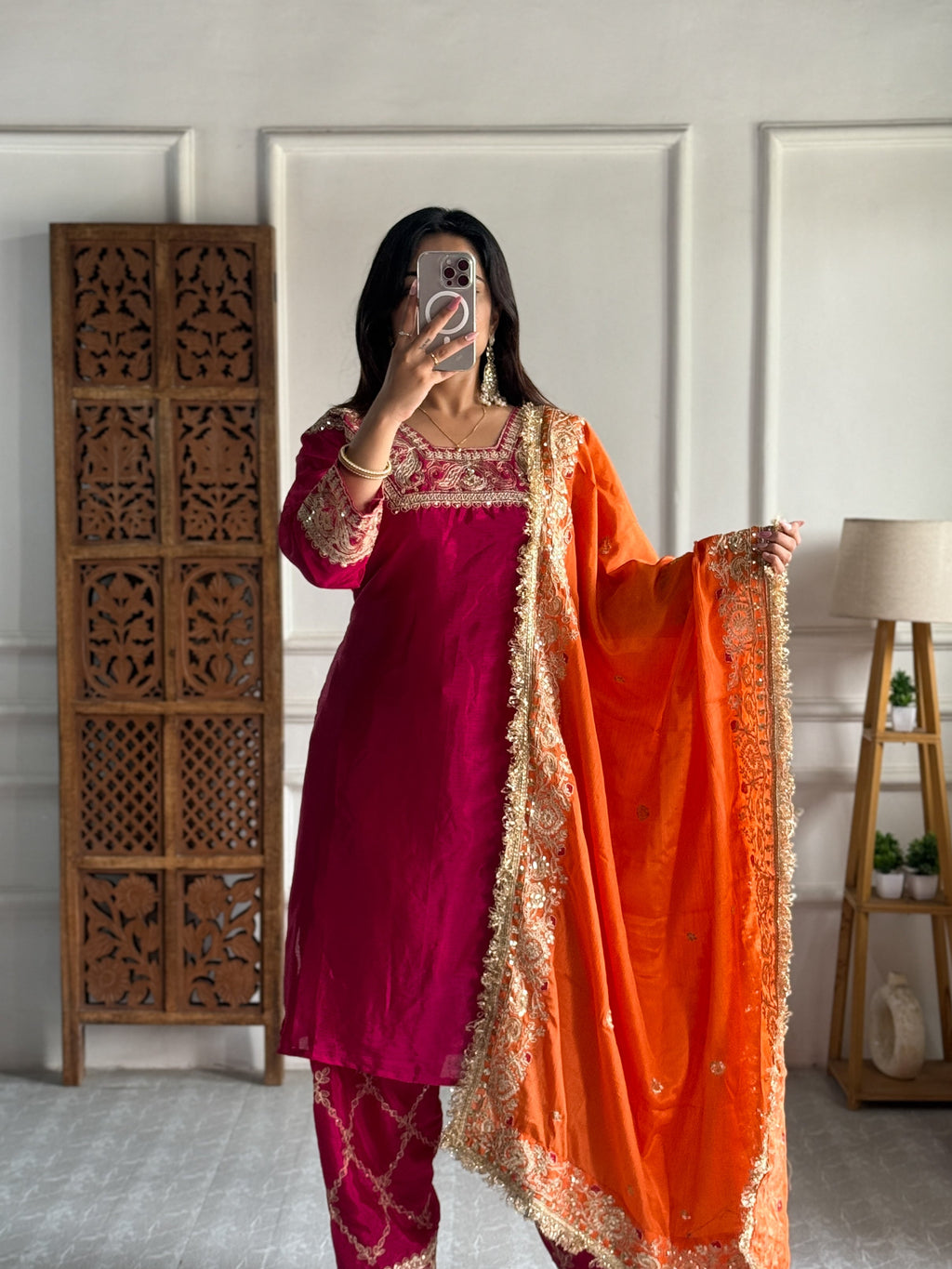 पार्टी वियर डिज़ाइनर टॉप और बॉटम सुंदर दुपट्टे के साथ