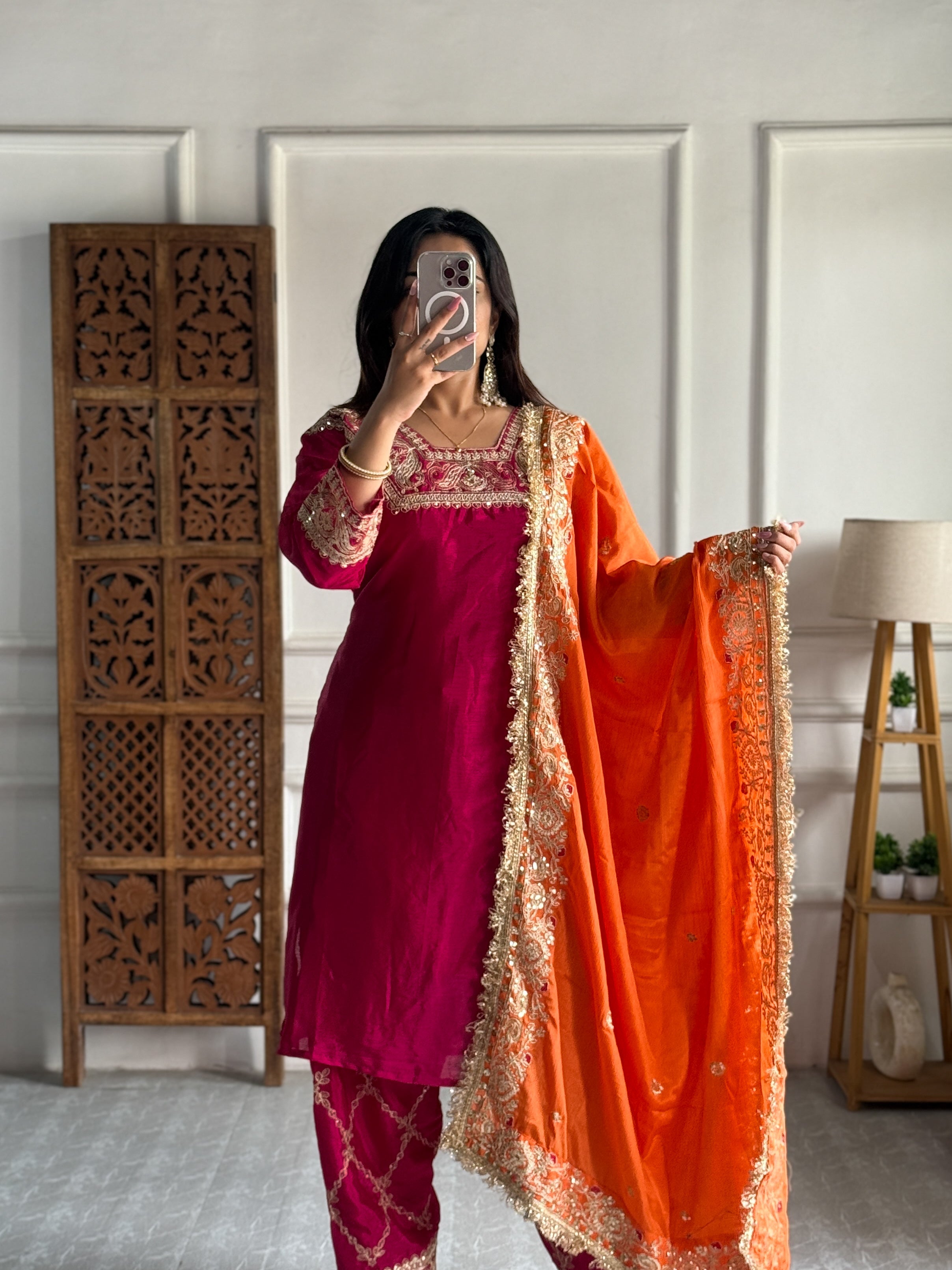 पार्टी वियर डिज़ाइनर टॉप और बॉटम सुंदर दुपट्टे के साथ