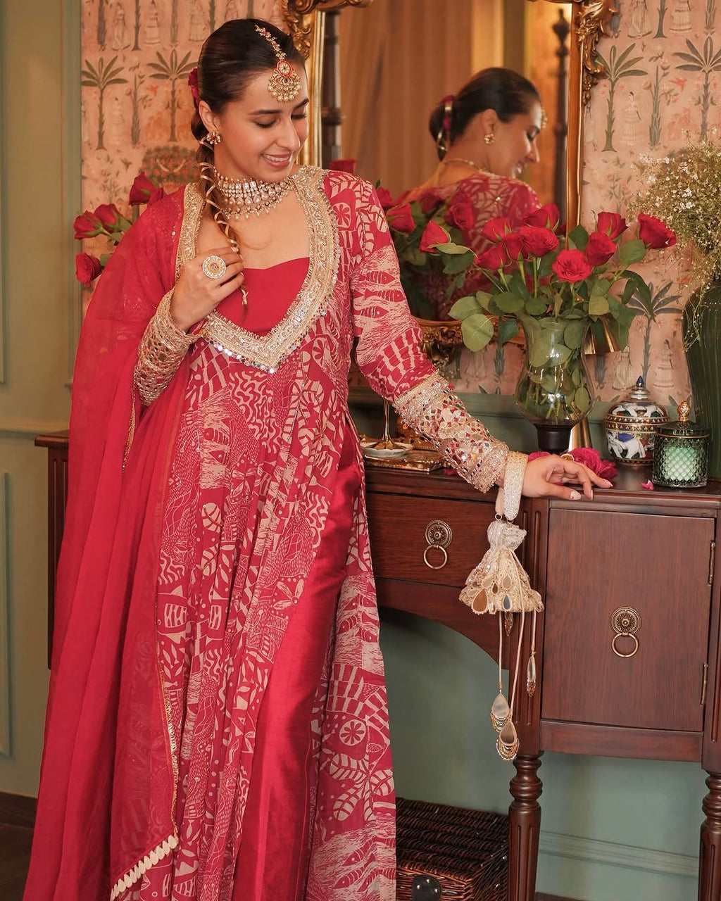 डिज़ाइनर पार्टी वियर सूट सेट कढ़ाई कोडिंग, सेक्विन और असली मिरर वर्क के साथ