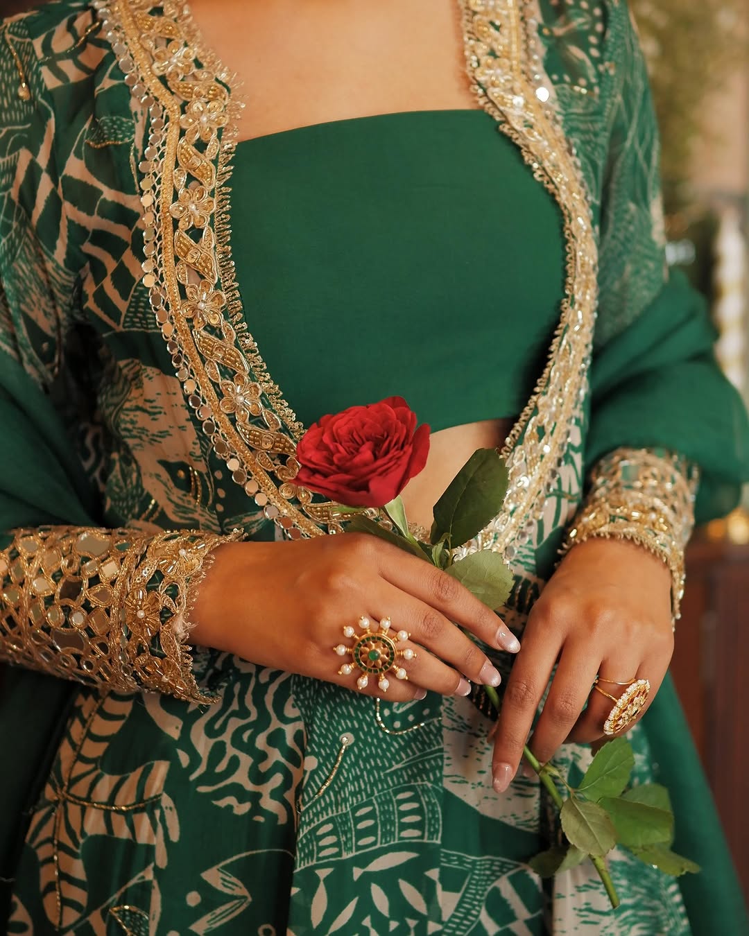 डिज़ाइनर पार्टी वियर सूट सेट कढ़ाई कोडिंग, सेक्विन और असली मिरर वर्क के साथ