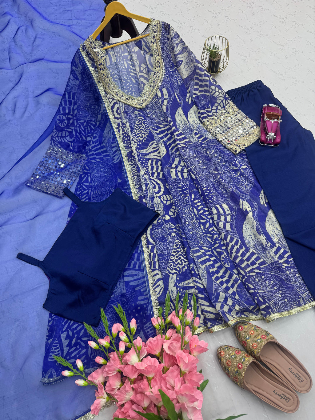 डिज़ाइनर पार्टी वियर सूट सेट कढ़ाई कोडिंग, सेक्विन और असली मिरर वर्क के साथ