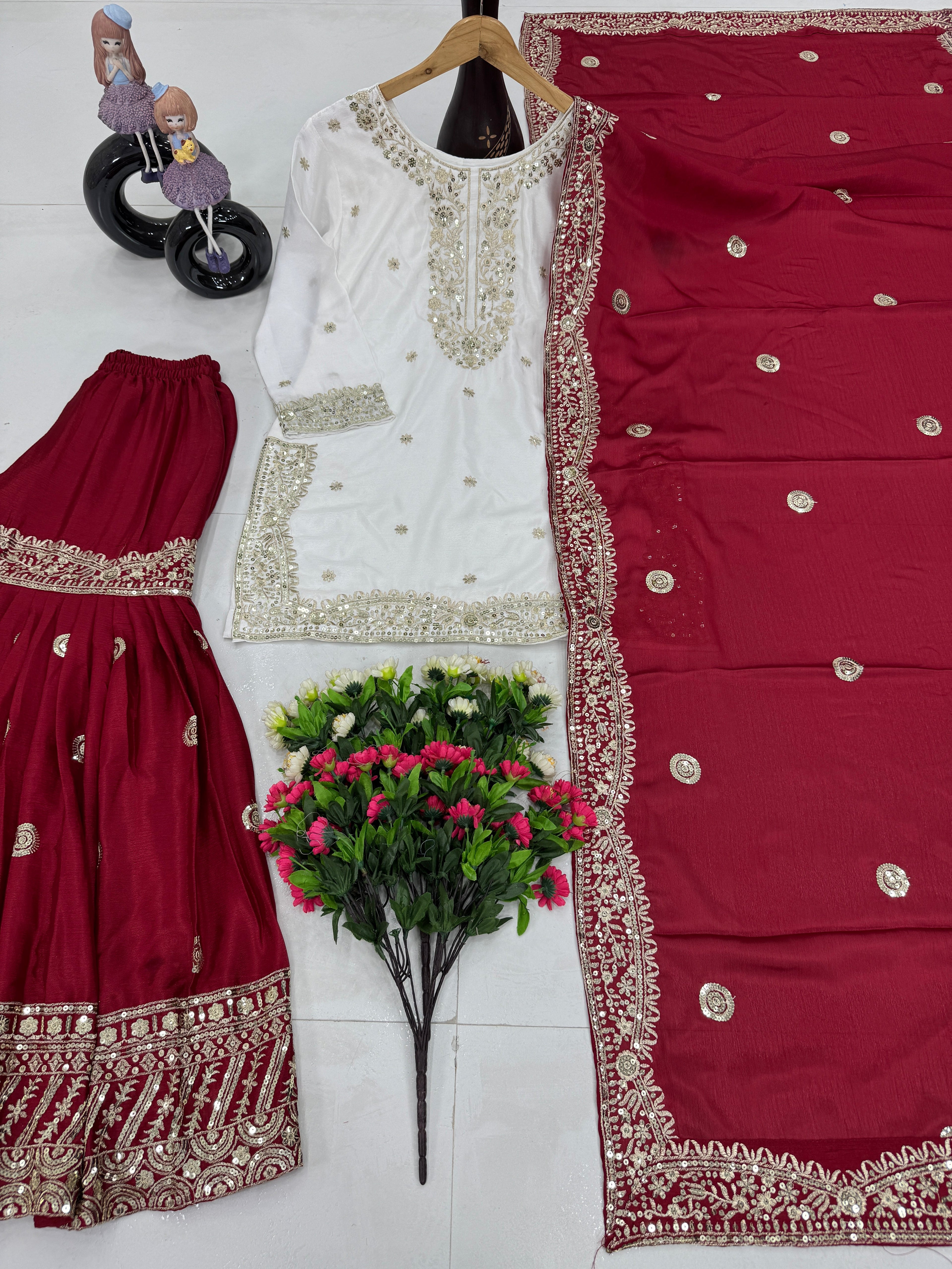 पार्टी वियर खूबसूरत टॉप शरारा और दुपट्टे के साथ