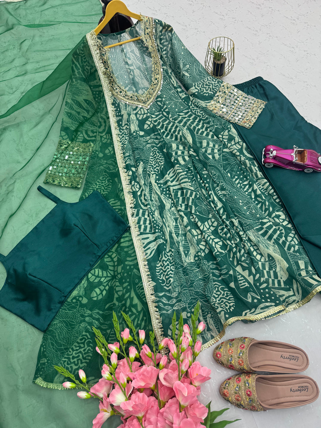 डिज़ाइनर पार्टी वियर सूट सेट कढ़ाई कोडिंग, सेक्विन और असली मिरर वर्क के साथ