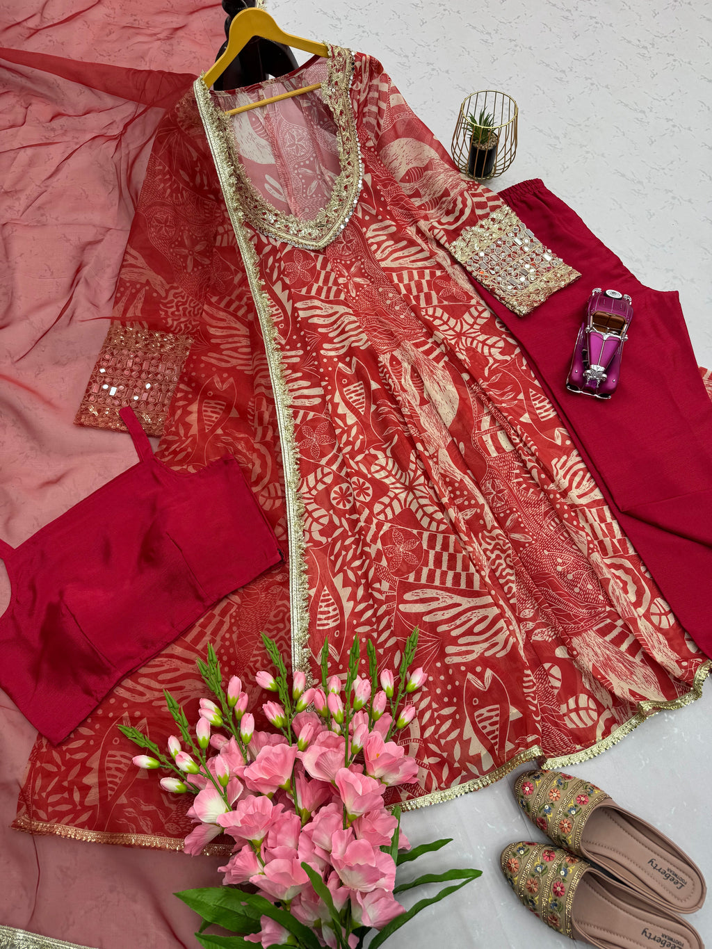 डिज़ाइनर पार्टी वियर सूट सेट कढ़ाई कोडिंग, सेक्विन और असली मिरर वर्क के साथ