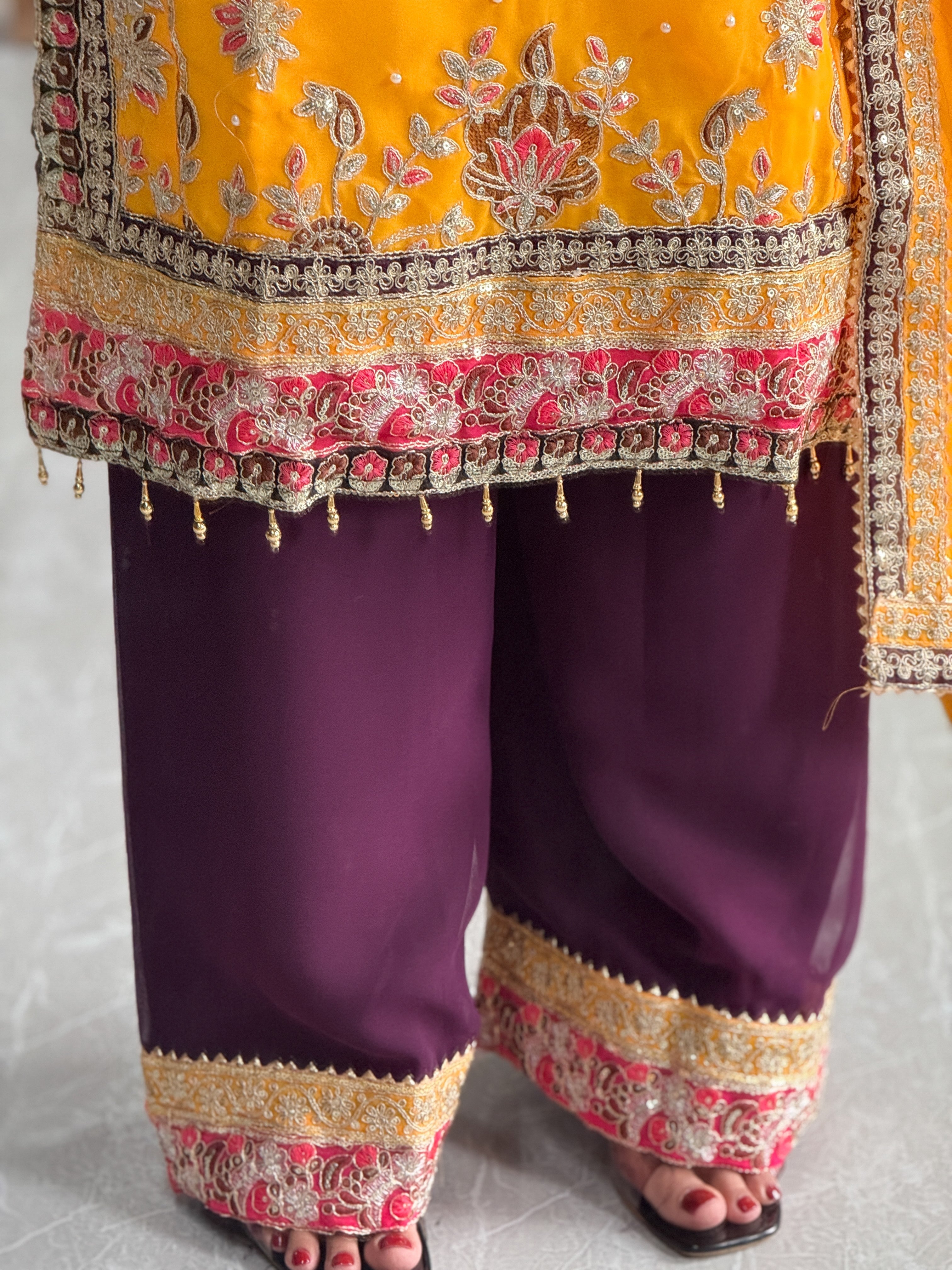 पार्टी वियर डिज़ाइनर टॉप-बॉटम और खूबसूरत दुपट्टा