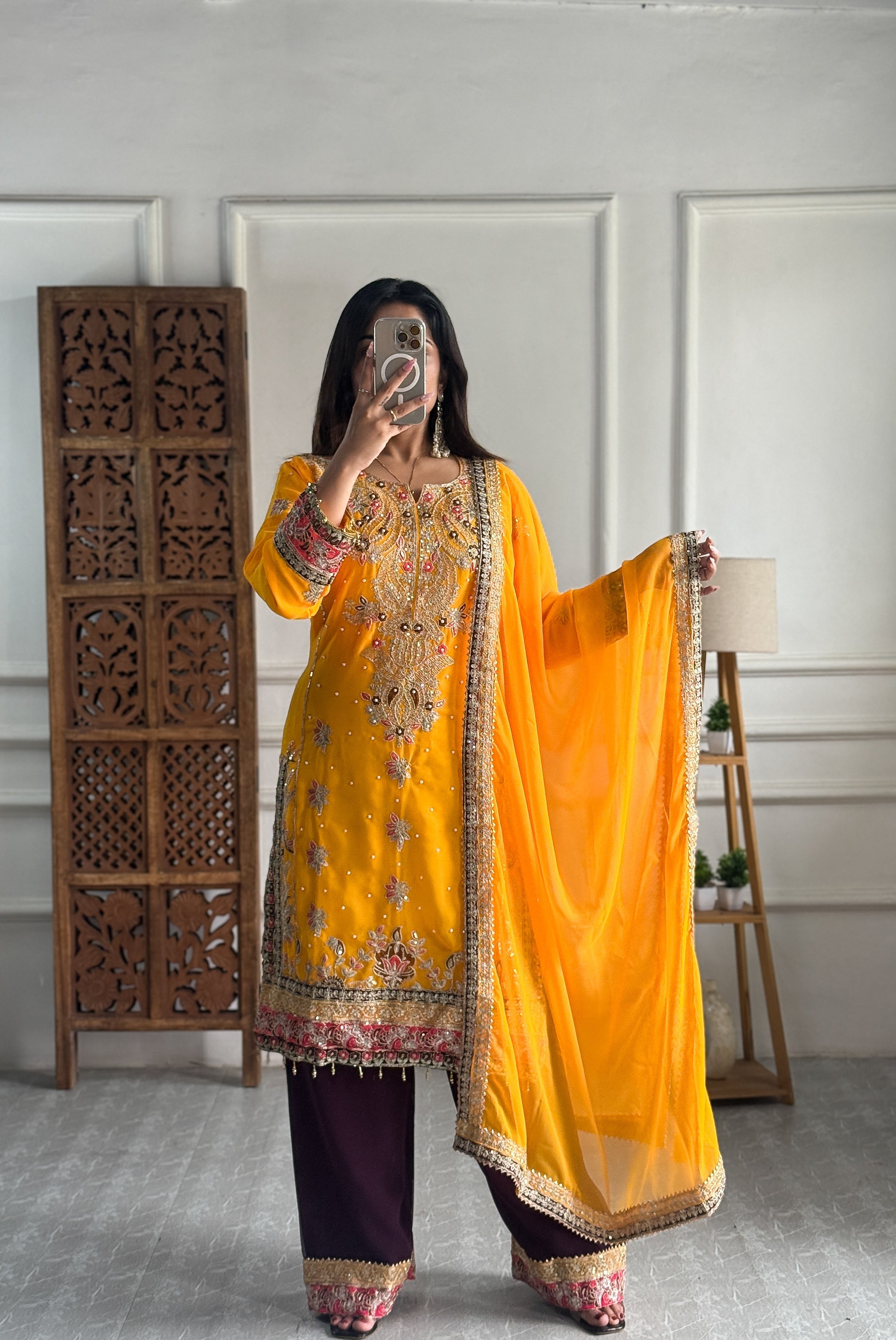 पार्टी वियर डिज़ाइनर टॉप-बॉटम और खूबसूरत दुपट्टा