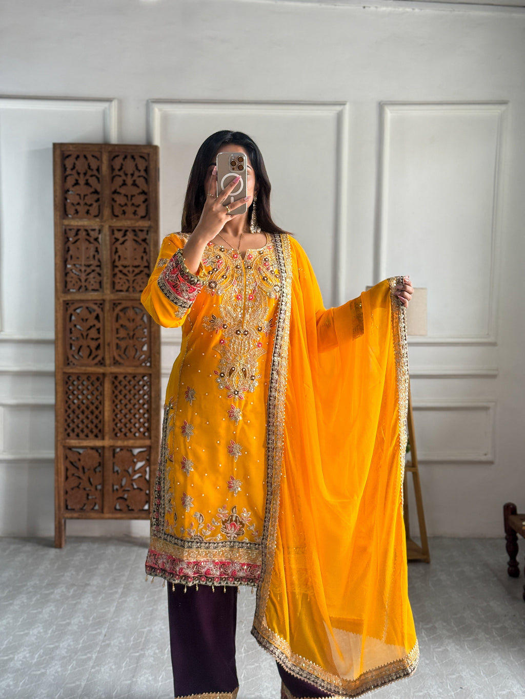 पार्टी वियर डिज़ाइनर टॉप-बॉटम और खूबसूरत दुपट्टा