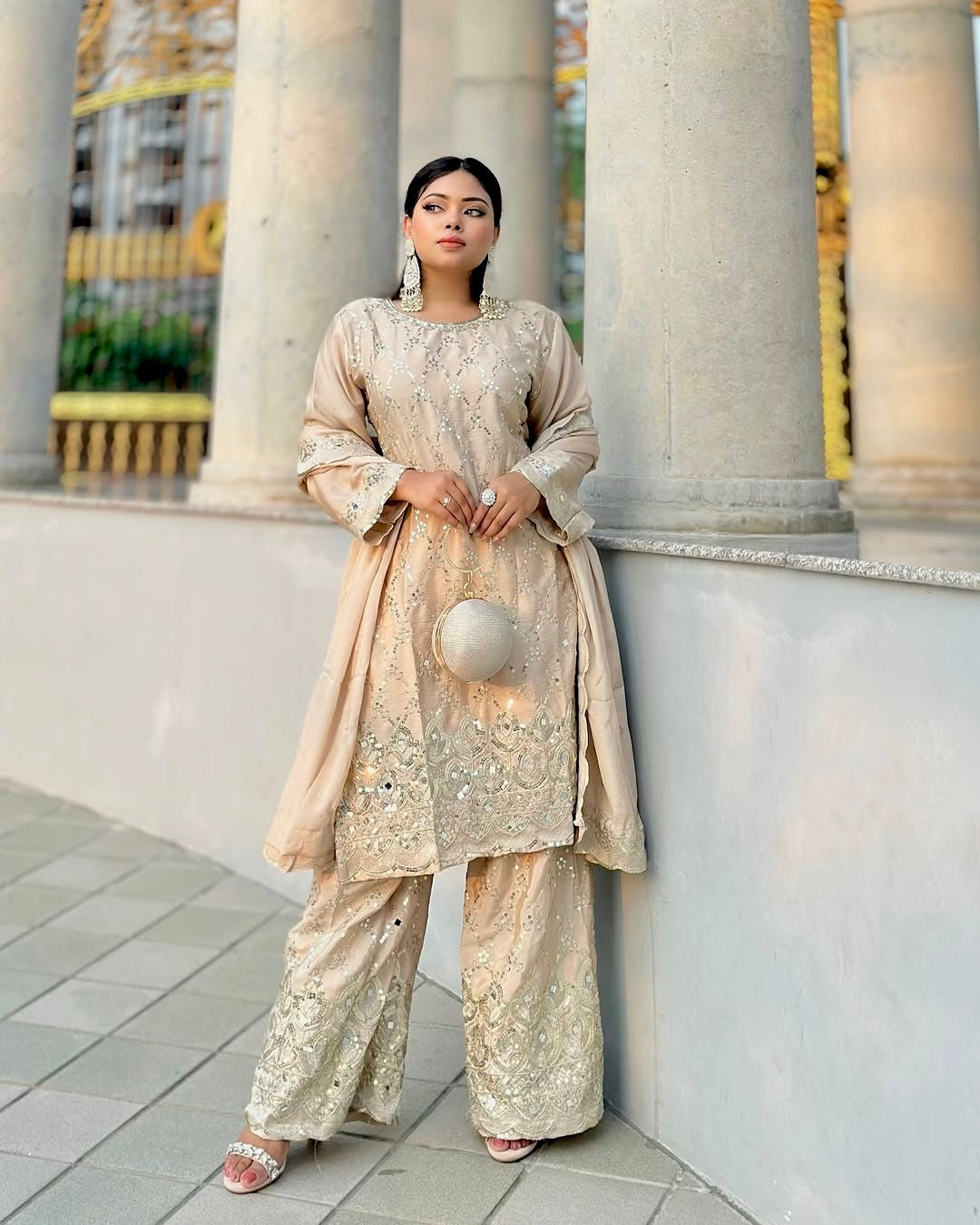 डिज़ाइनर टॉप-बॉटम और दुपट्टा, असली मिरर हैंड वर्क के साथ