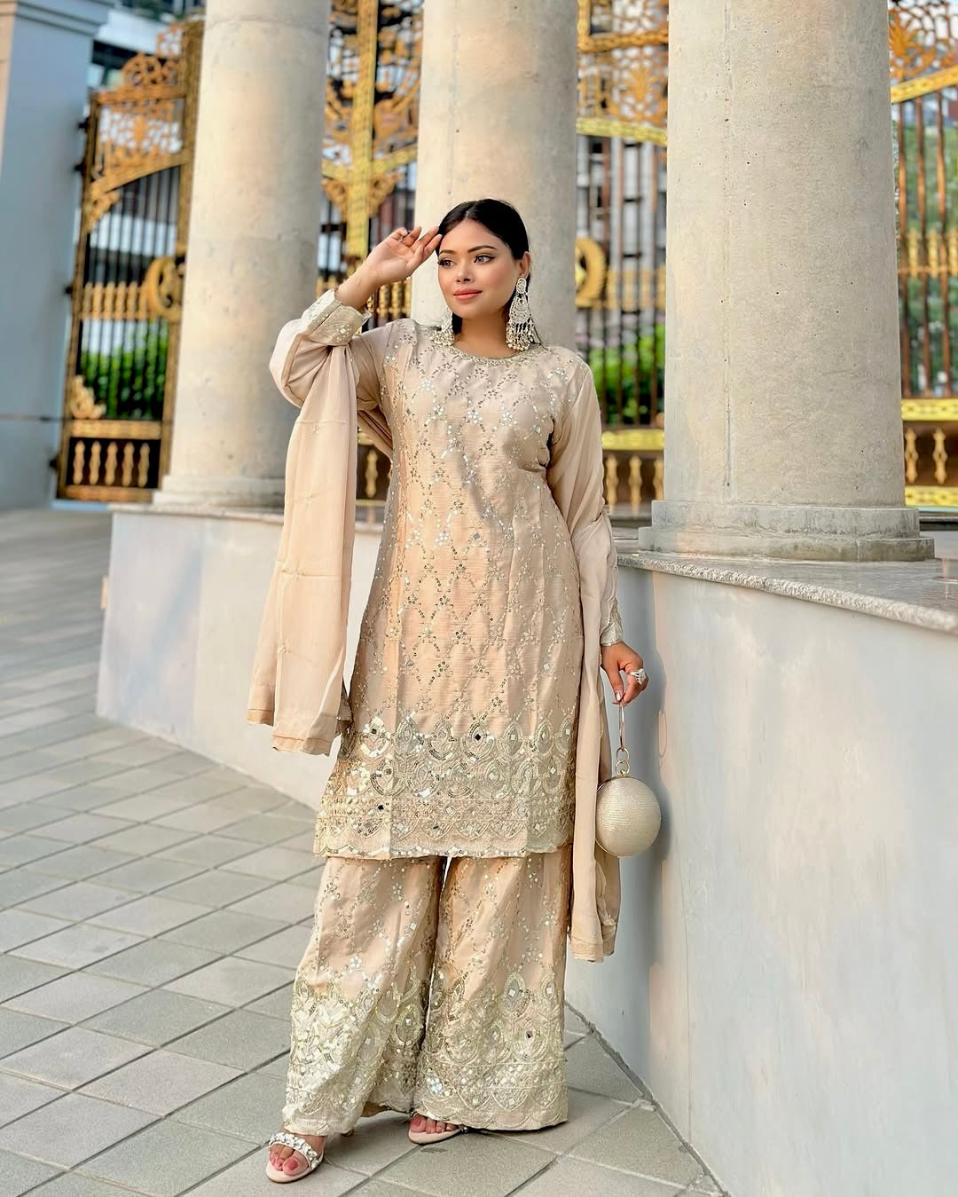 डिज़ाइनर टॉप-बॉटम और दुपट्टा, असली मिरर हैंड वर्क के साथ