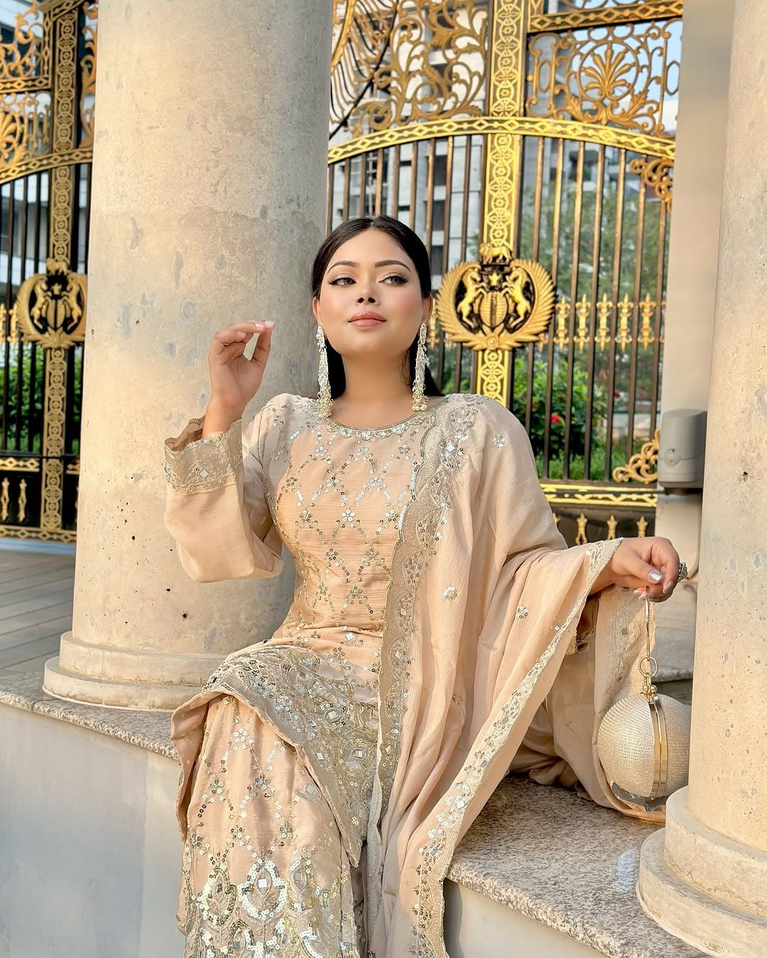 डिज़ाइनर टॉप-बॉटम और दुपट्टा, असली मिरर हैंड वर्क के साथ