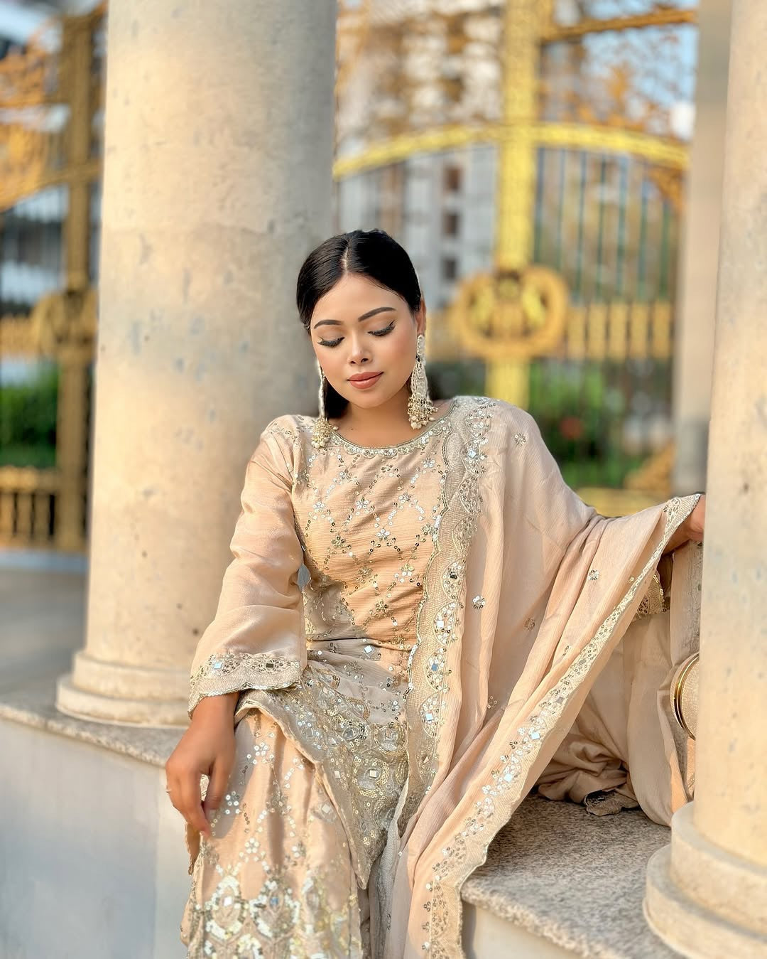 डिज़ाइनर टॉप-बॉटम और दुपट्टा, असली मिरर हैंड वर्क के साथ