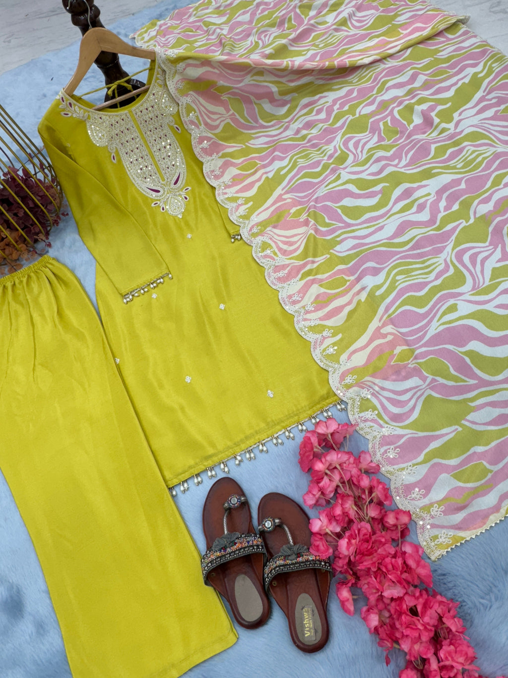 डिज़ाइनर पार्टी वियर टॉप प्लाज़ो और खूबसूरत दुपट्टा सेट