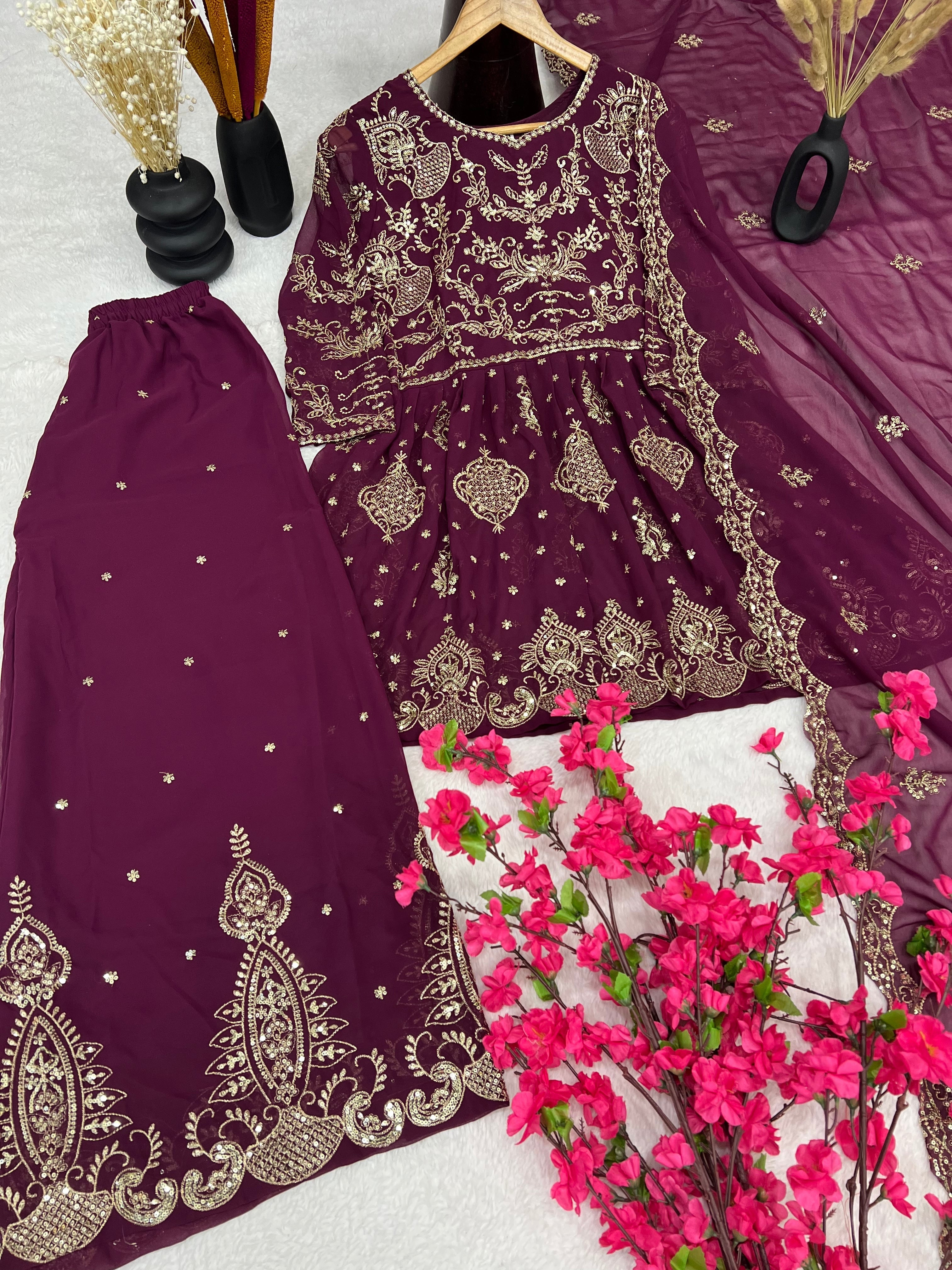 पार्टी में पहनने के लिए सुंदर टॉप और बॉटम फैंसी दुपट्टे के साथ