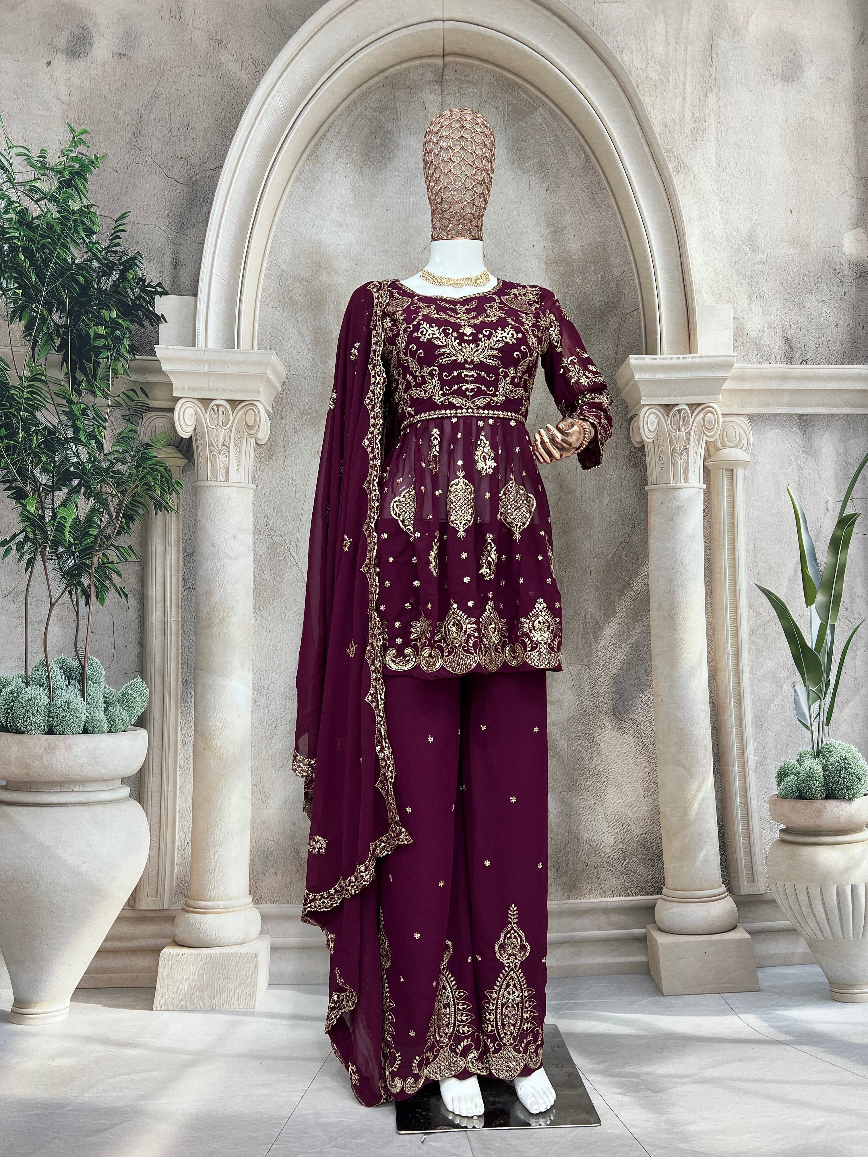 पार्टी में पहनने के लिए सुंदर टॉप और बॉटम फैंसी दुपट्टे के साथ