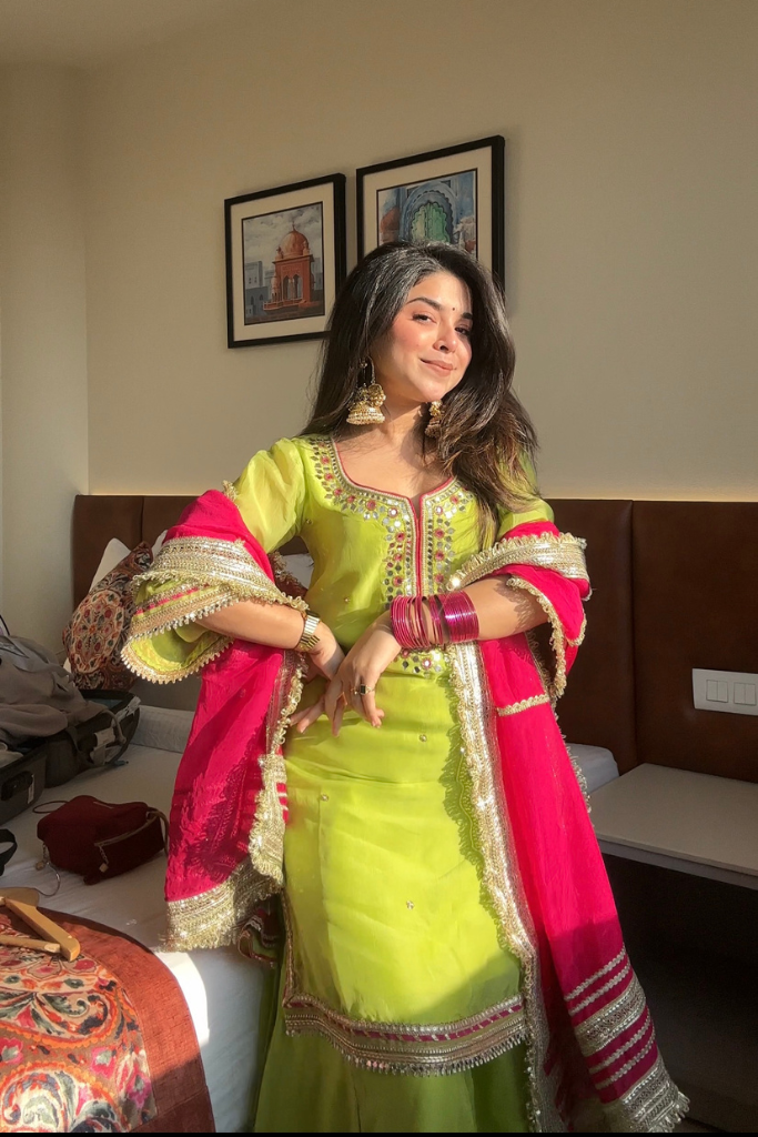 पार्टी वियर डिज़ाइनर टॉप और बॉटम दुपट्टे के साथ