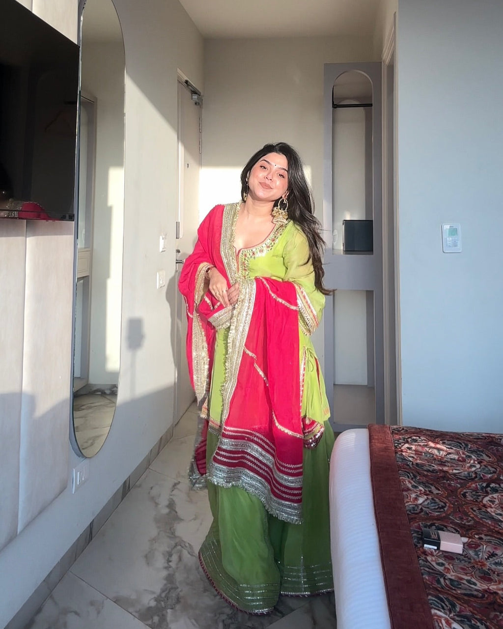 पार्टी वियर डिज़ाइनर टॉप और बॉटम दुपट्टे के साथ