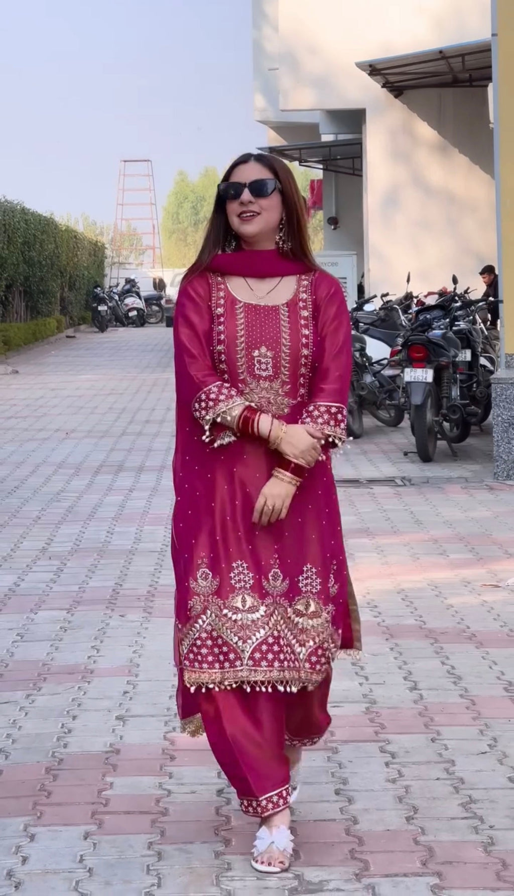 डिज़ाइनर पार्टी वियर टॉप बॉटम और दुपट्टा फैंसी लेस के साथ