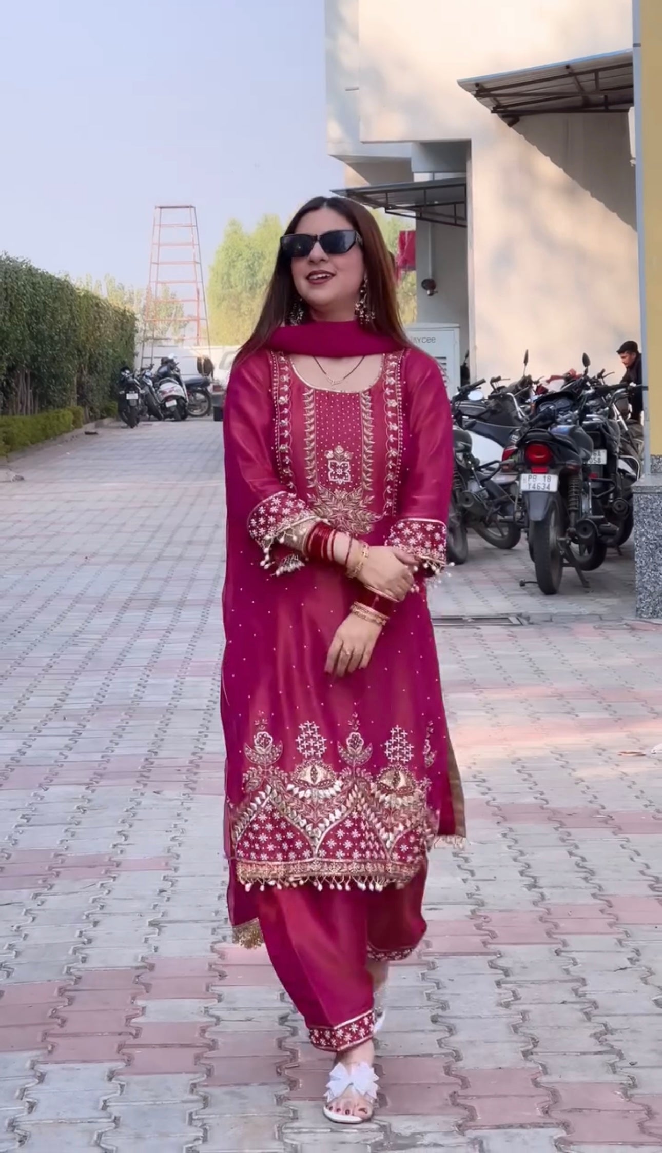 डिज़ाइनर पार्टी वियर टॉप बॉटम और दुपट्टा फैंसी लेस के साथ