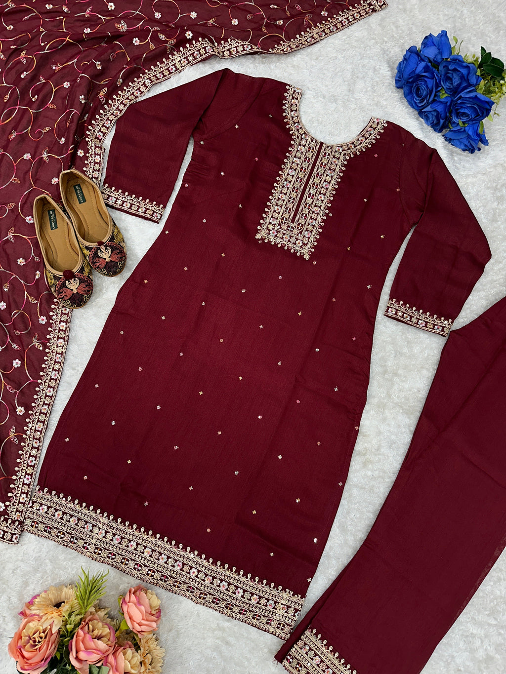 कढ़ाई के काम के साथ पार्टी वियर टॉप प्लाज़ो और दुपट्टा