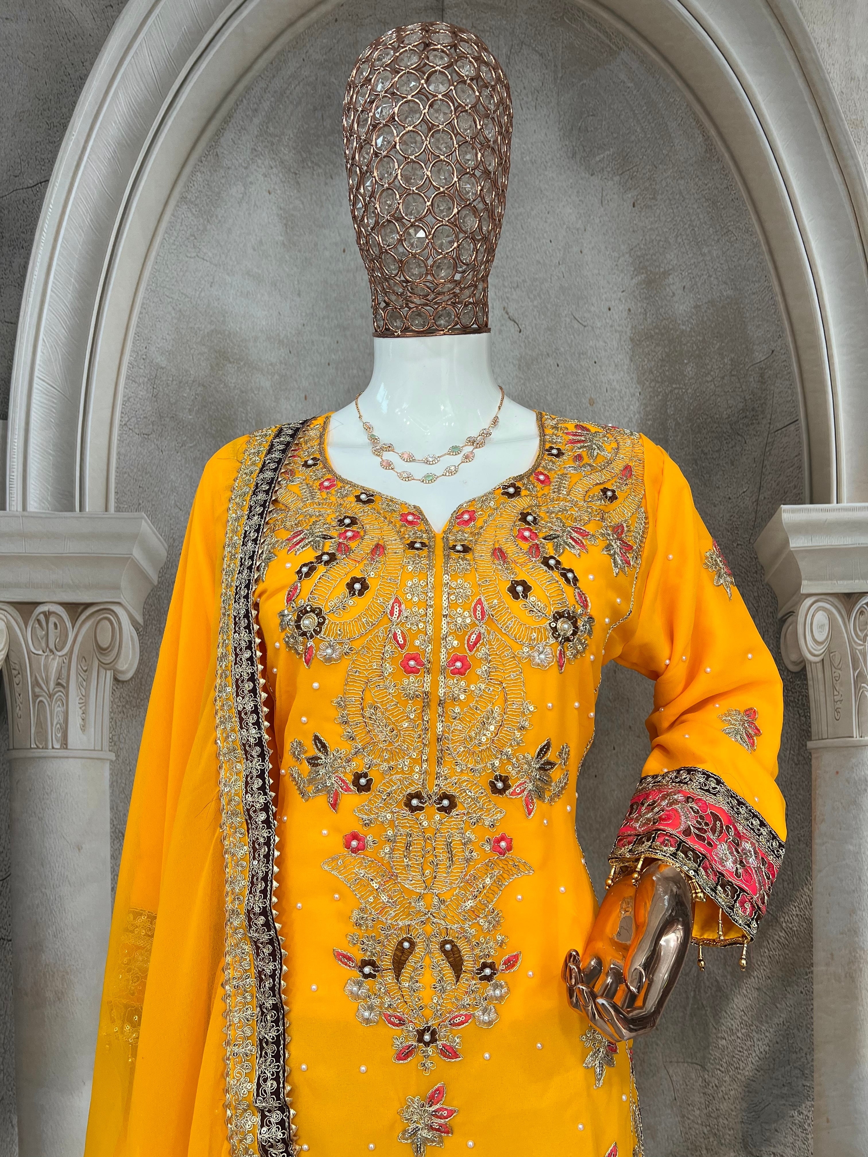 पार्टी वियर डिज़ाइनर टॉप-बॉटम और खूबसूरत दुपट्टा