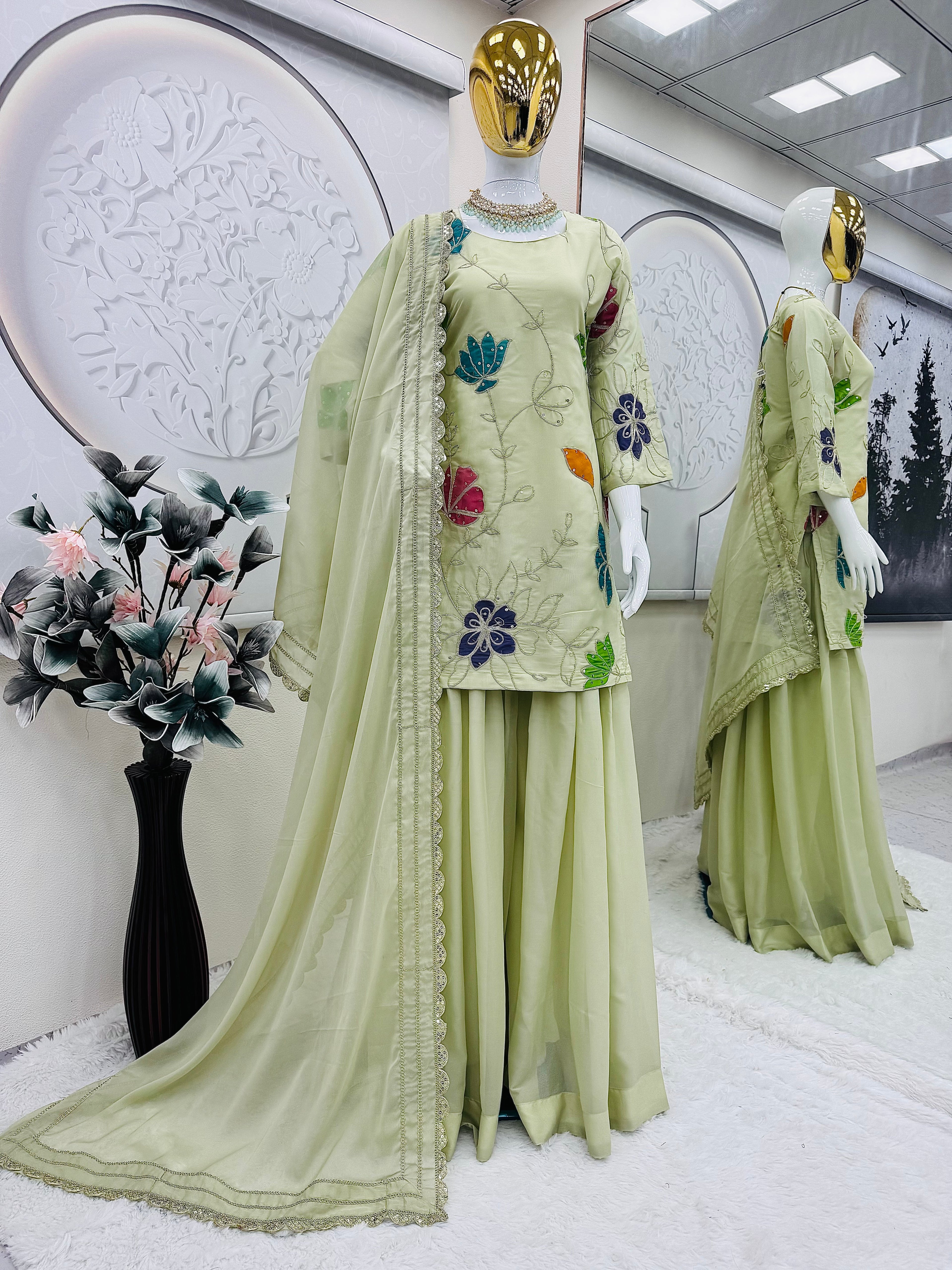 कढ़ाई, सेक्विन और कोडिंग वर्क के साथ डिज़ाइनर पार्टी वियर लुक सूट-सेट