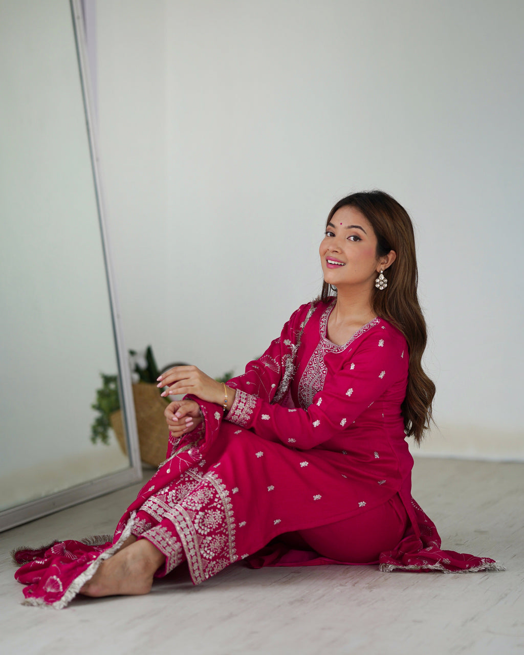 पार्टी वियर सुंदर टॉप और पैंट दुपट्टे के साथ