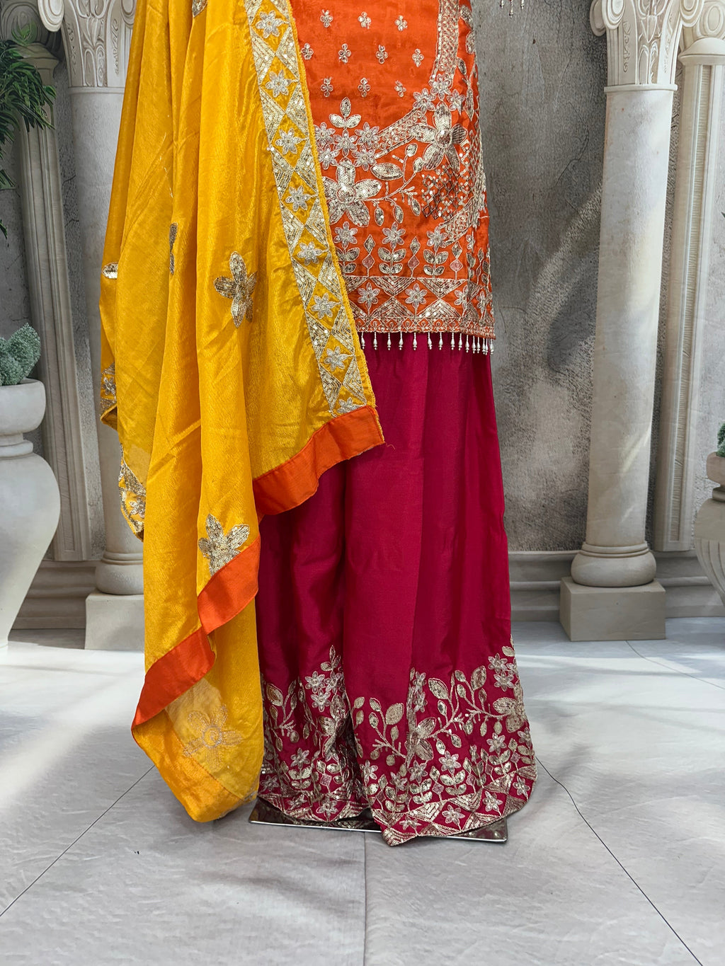 पार्टी वियर डिज़ाइनर टॉप और बॉटम दुपट्टे के साथ