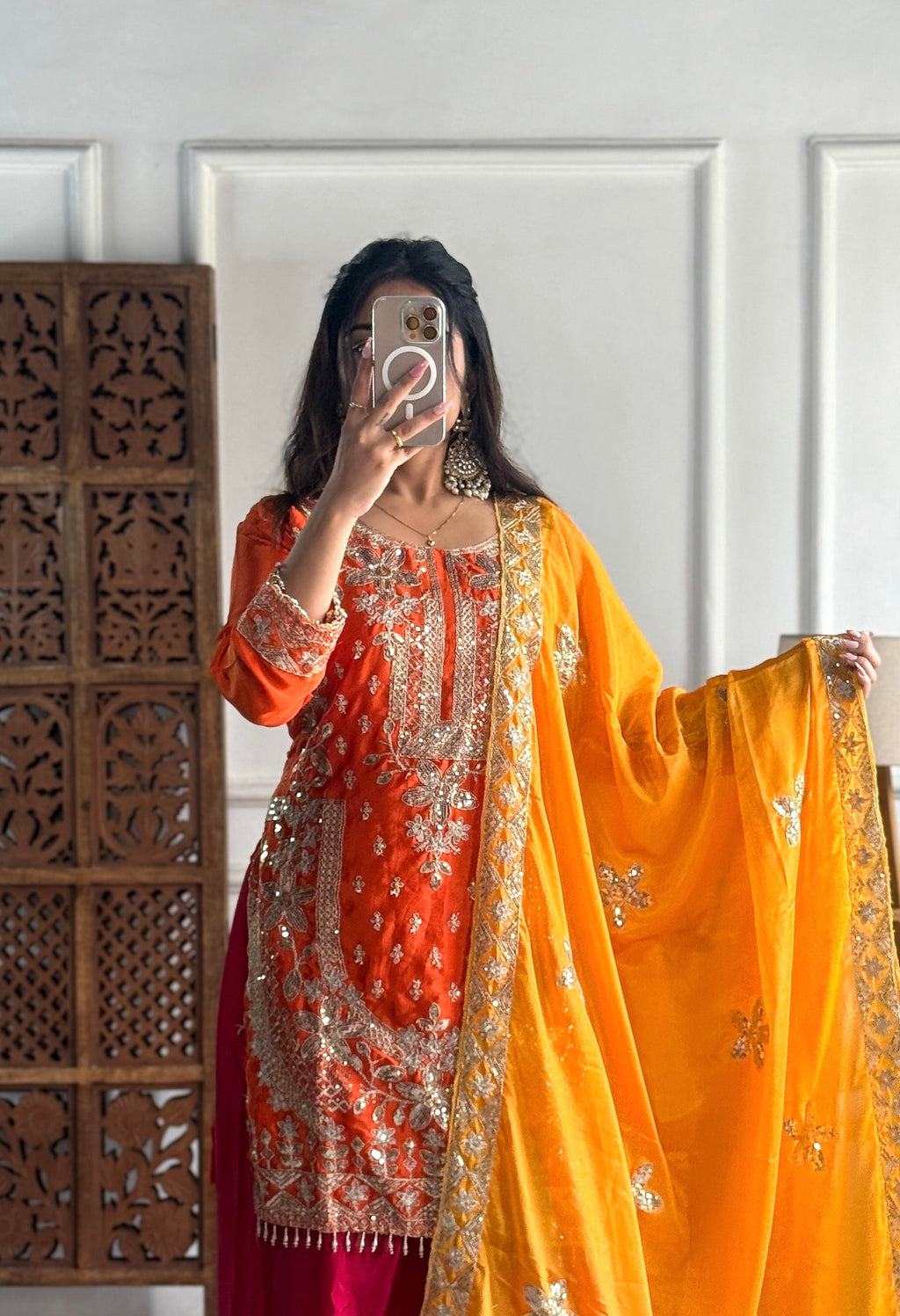 पार्टी वियर डिज़ाइनर टॉप और बॉटम दुपट्टे के साथ