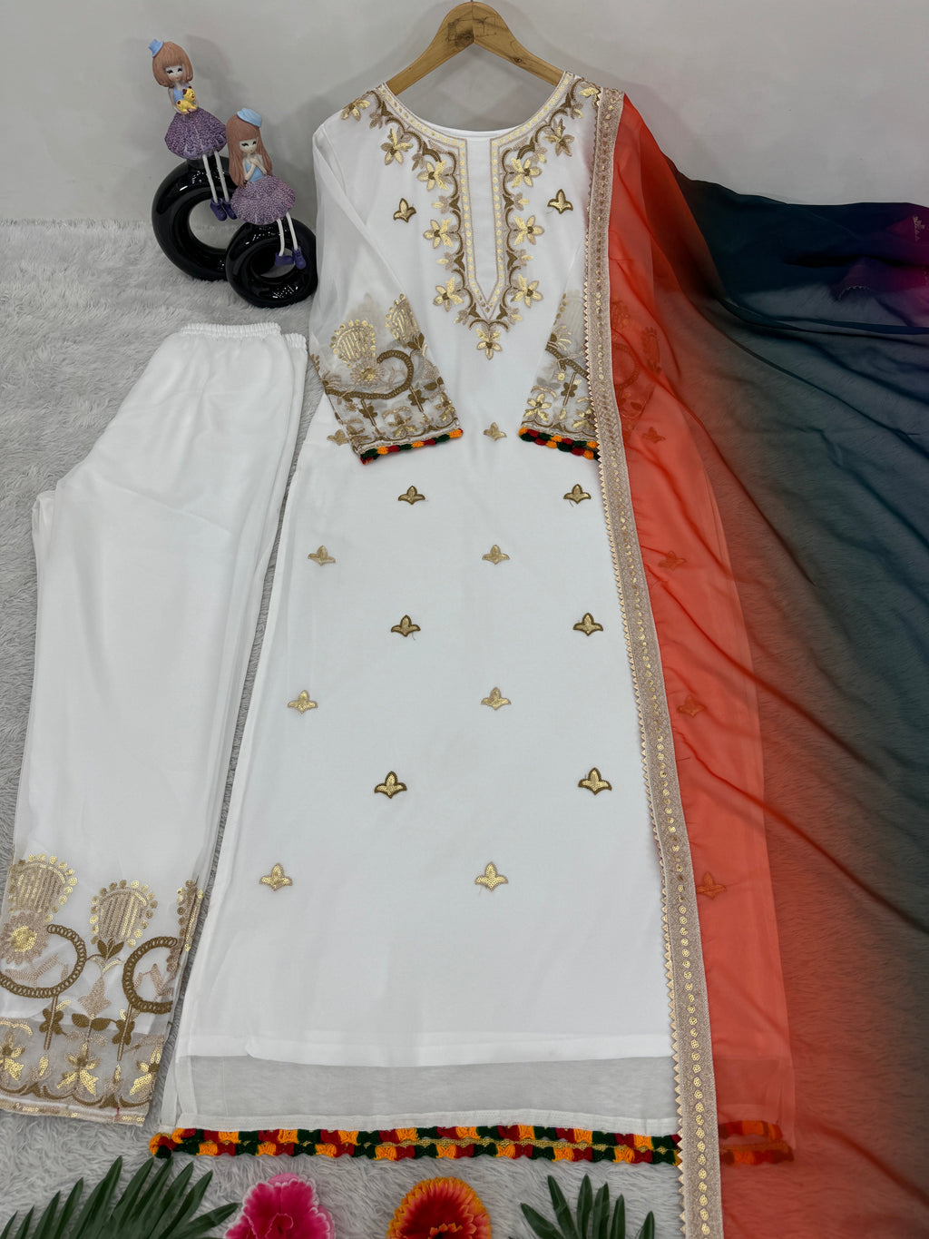 खूबसूरत पार्टी वियर ट्रेंडी टॉप बॉटम और दुपट्टा