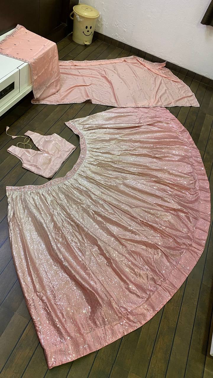 पार्टी वियर डिज़ाइनर लहंगा चोली सीक्वेंस वर्क के साथ