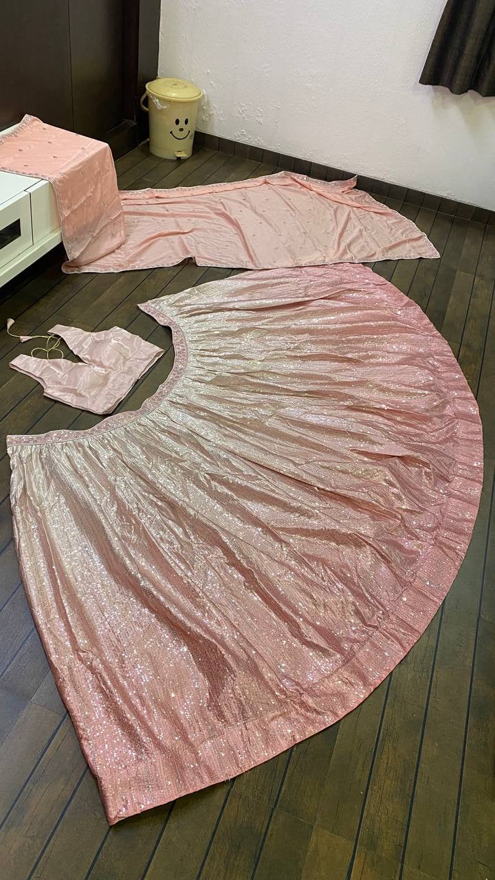 पार्टी वियर डिज़ाइनर लहंगा चोली सीक्वेंस वर्क के साथ