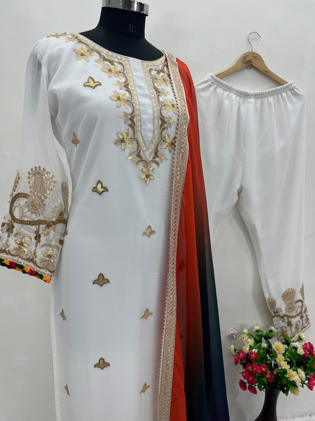 खूबसूरत पार्टी वियर ट्रेंडी टॉप बॉटम और दुपट्टा