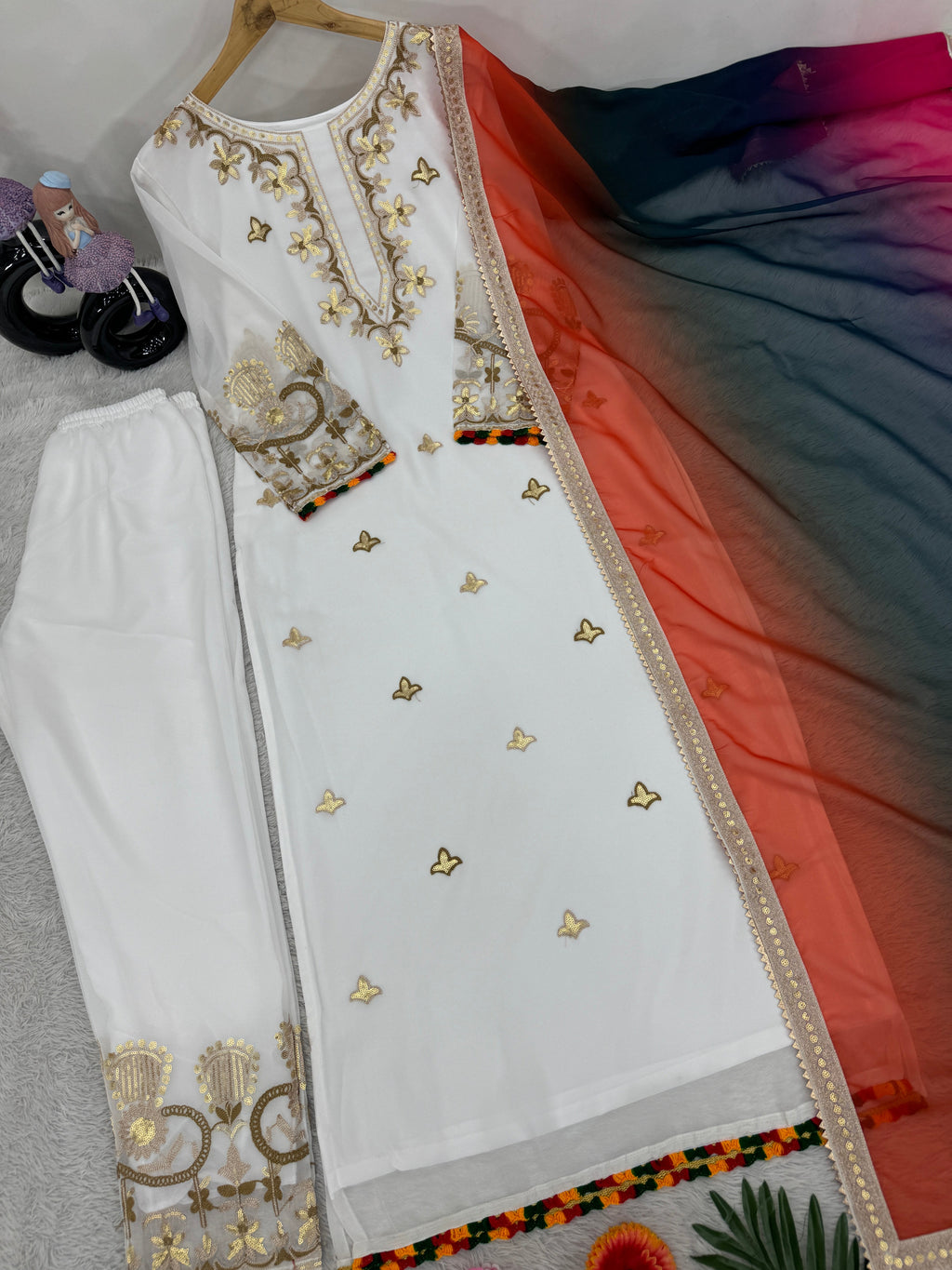 खूबसूरत पार्टी वियर ट्रेंडी टॉप बॉटम और दुपट्टा