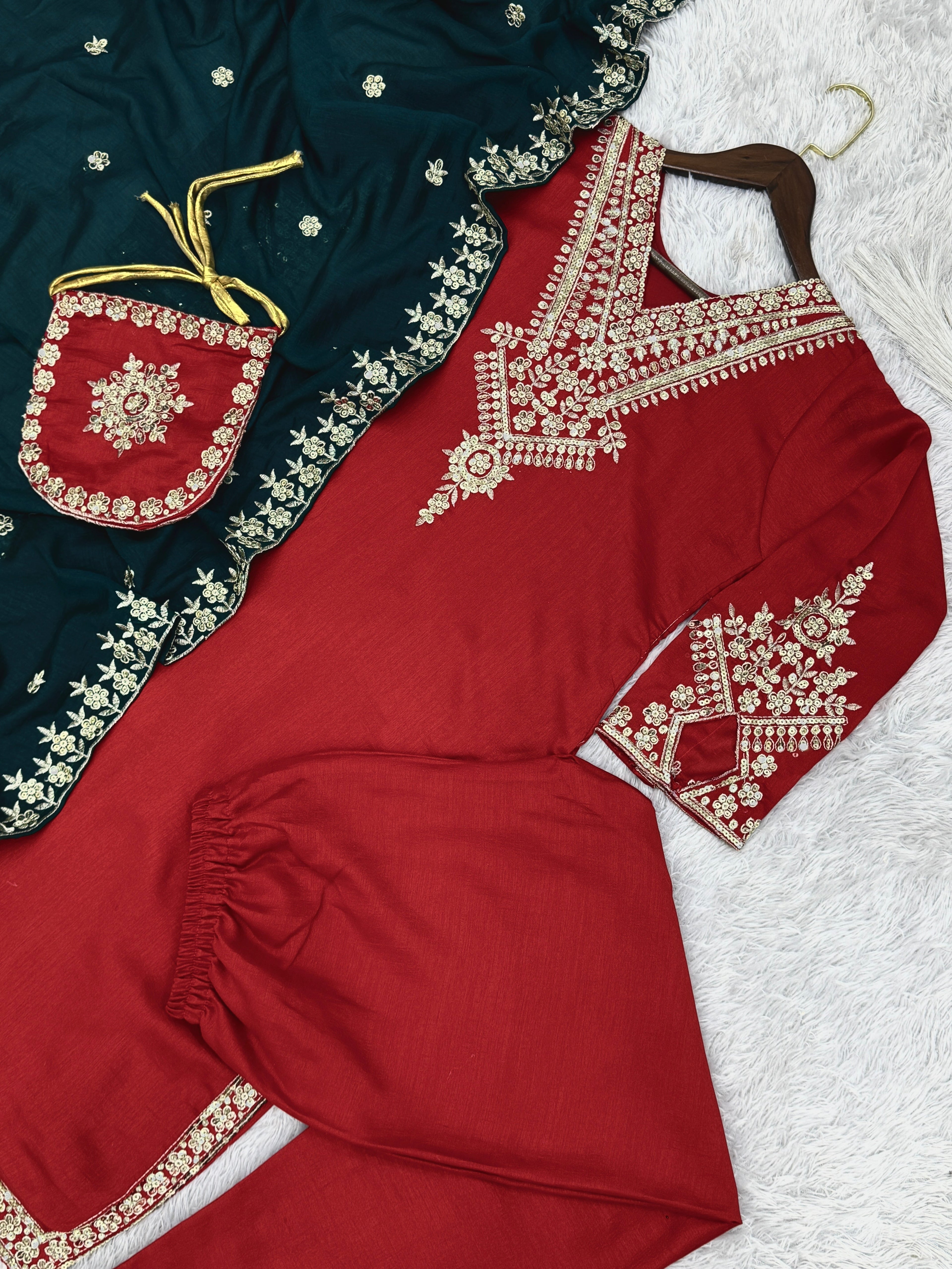 कढ़ाई और सीक्वेंस वर्क वाला फैंसी सूट सेट