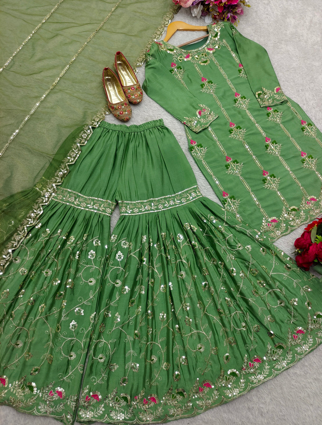 डिज़ाइनर पार्टी वियर टॉप-सररा और दुपट्टा कढ़ाई सीक्वेंस वर्क