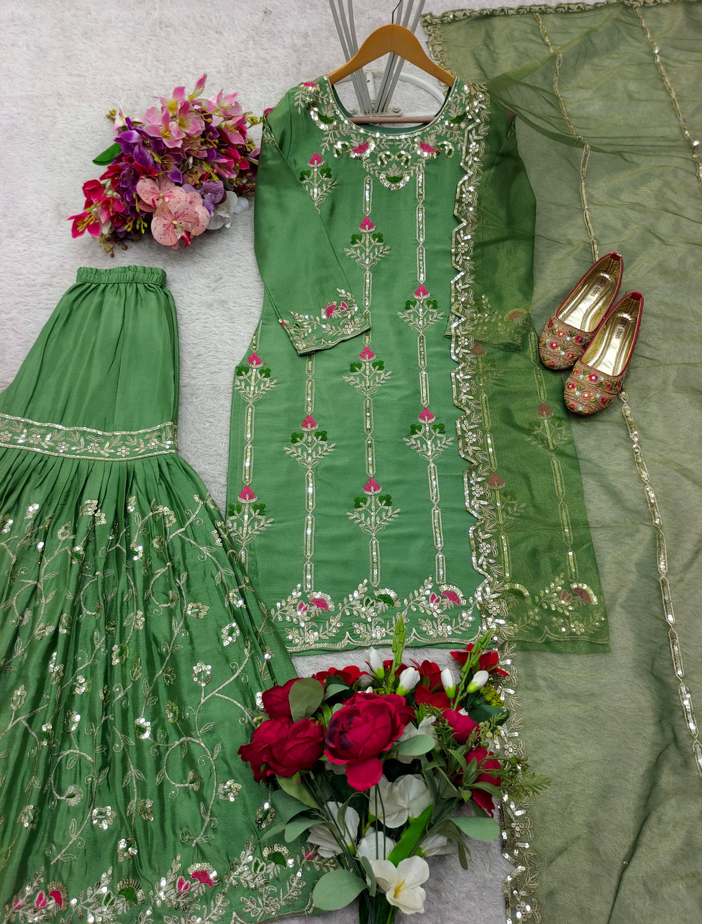 डिज़ाइनर पार्टी वियर टॉप-सररा और दुपट्टा कढ़ाई सीक्वेंस वर्क