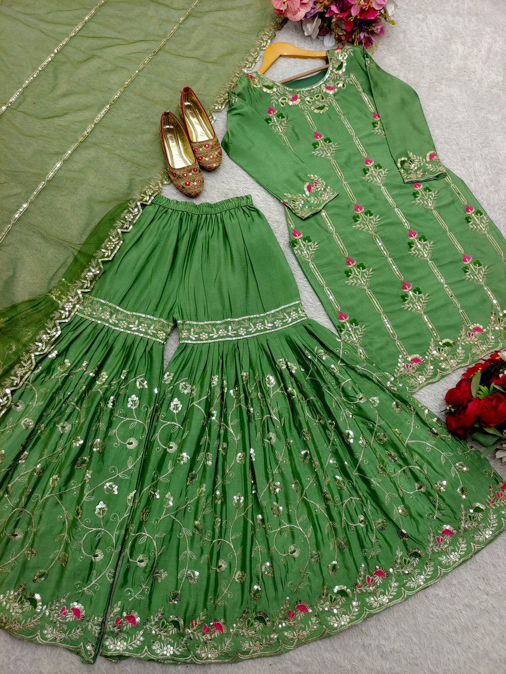 डिज़ाइनर पार्टी वियर टॉप-सररा और दुपट्टा कढ़ाई सीक्वेंस वर्क