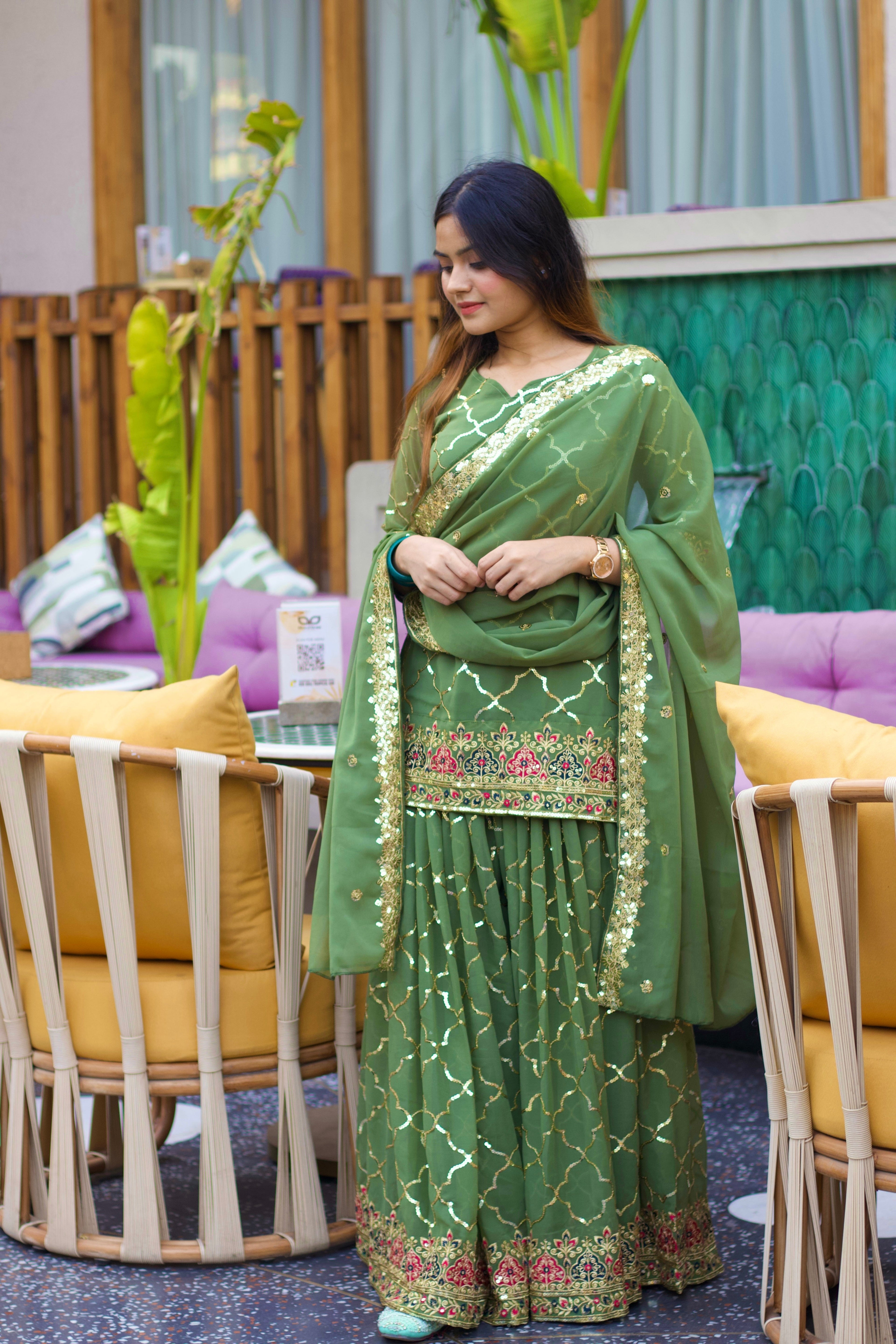 डिज़ाइनर पार्टी वियर लुक टॉप, शरारा प्लाज़ो और दुपट्टा