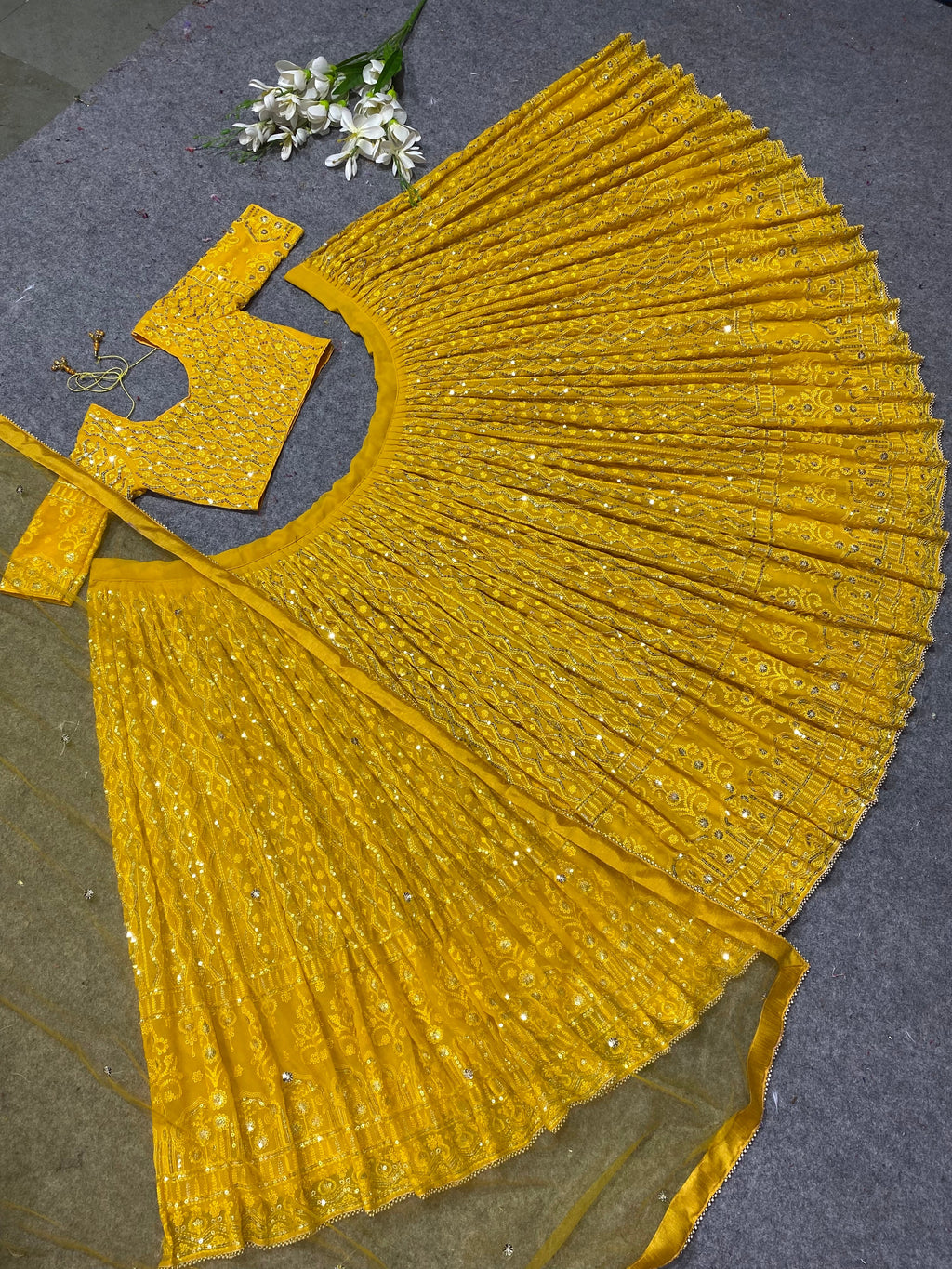 कढ़ाई और सीक्वेंस वर्क के साथ डिज़ाइनर पार्टी वियर लहंगा चोली