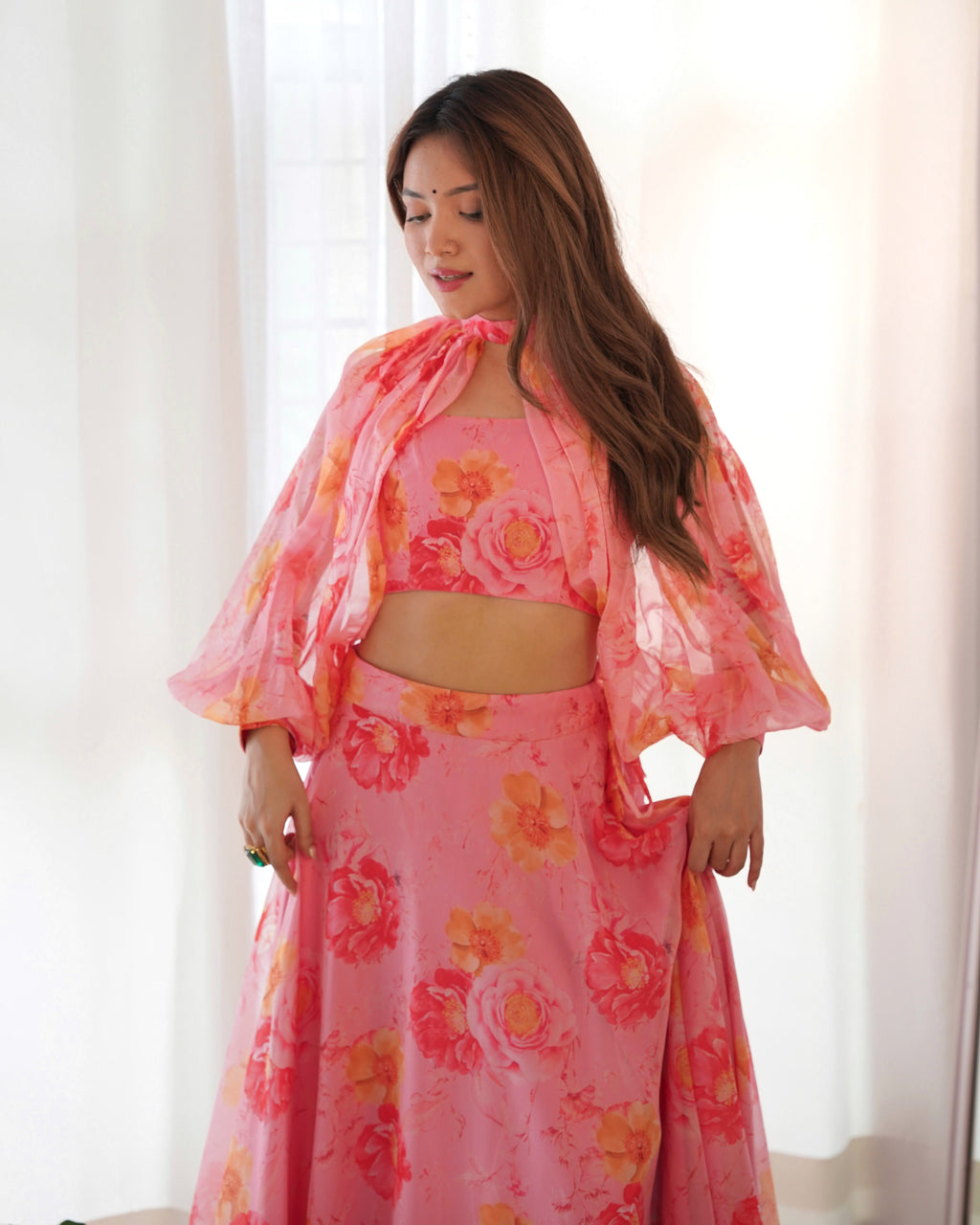 फैंसी स्टाइल में पार्टी वियर खूबसूरत लहंगा चोली